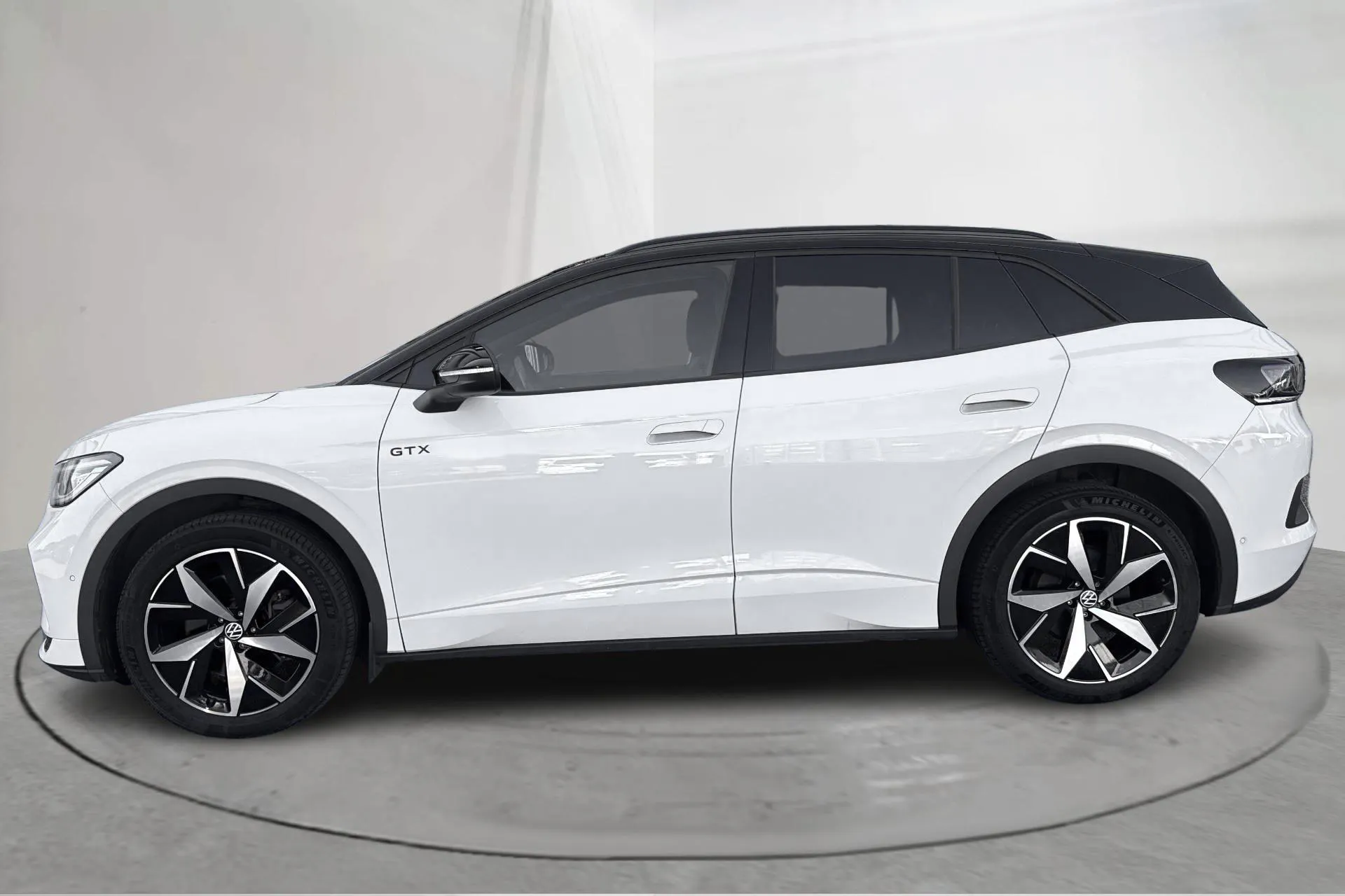 Presentationsfoto 2 av 18: VW ID.4 GTX 77kWh AWD (299hk) - 12 619 mil - Automat - vit - 2023