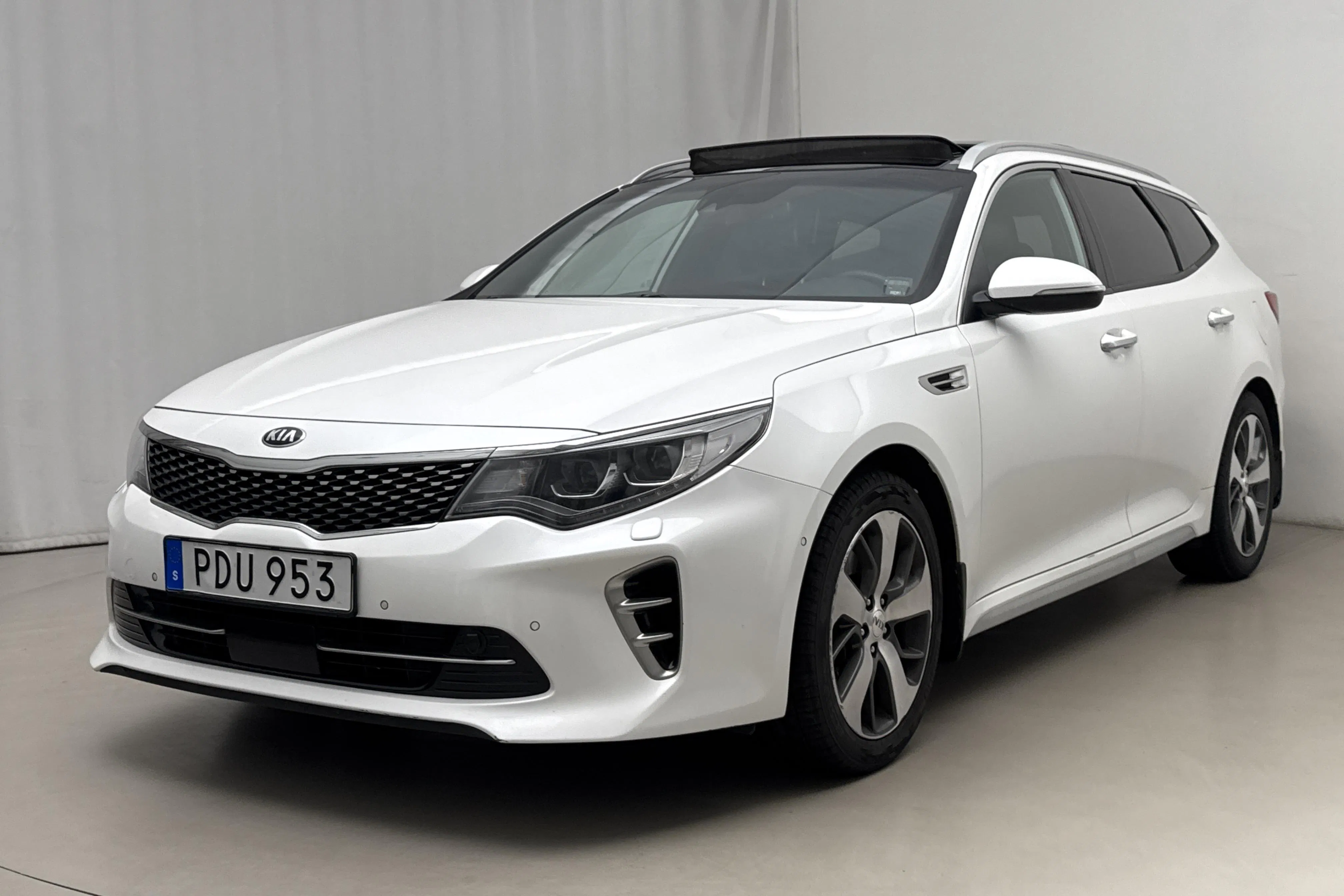 Presentationsfoto 1 av 22: KIA Optima 1.7 CRDi SW (141hk) - 20 899 mil - Automat - vit - 2017