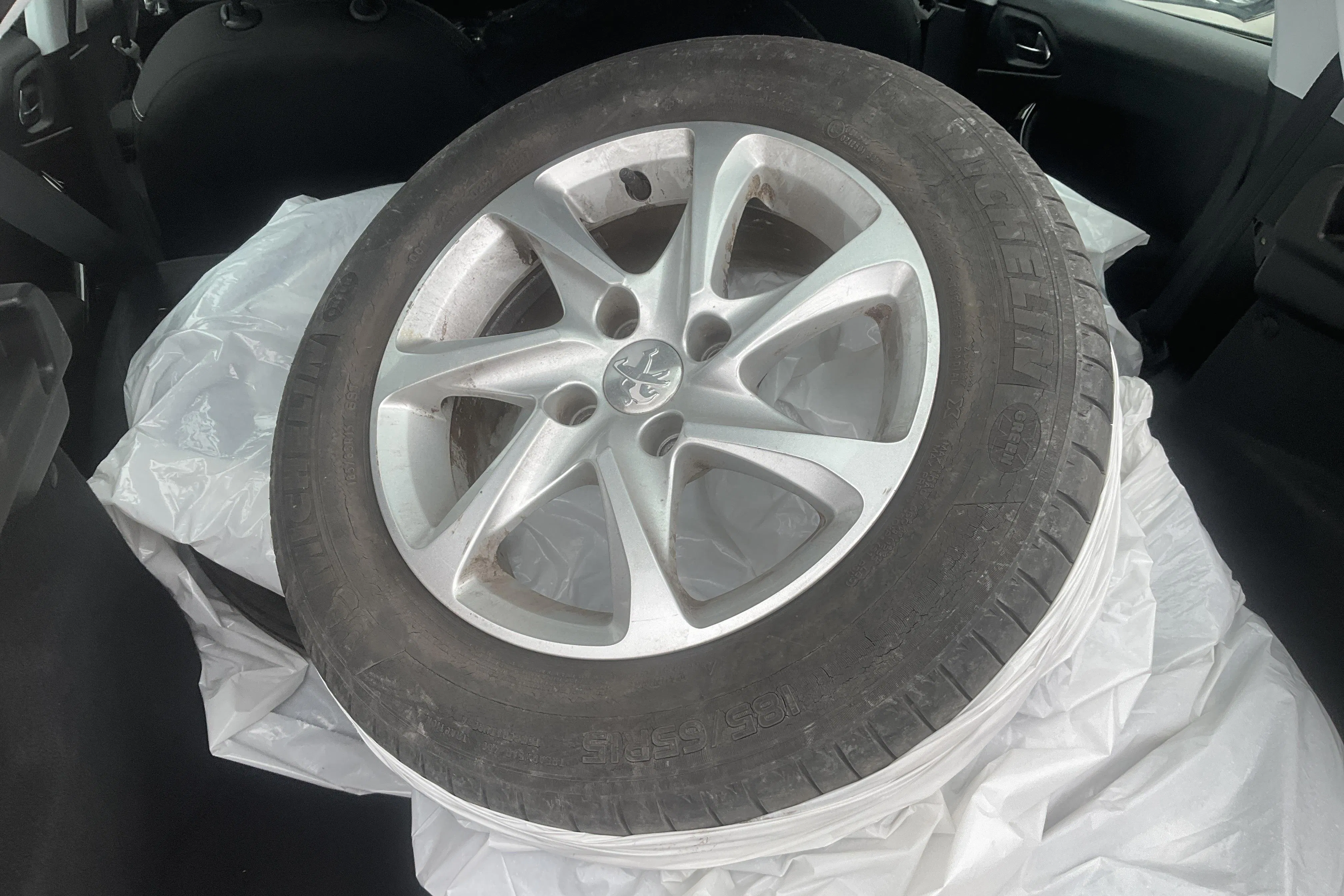 Presentation photo 12 of 12: Peugeot 208 PureTech 5dr (82hk) - 68 410 km - Automatic - black - 2018
