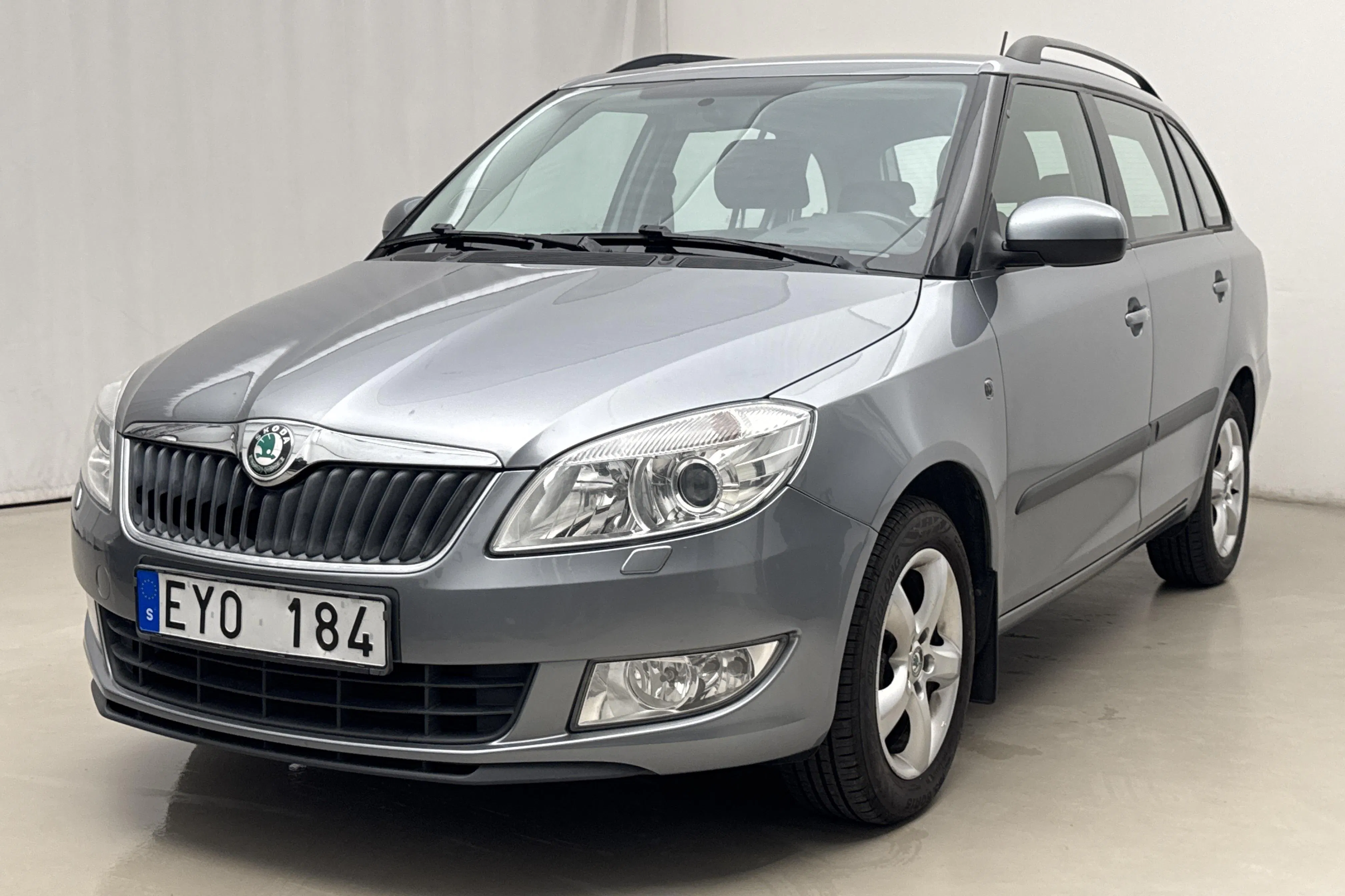 Presentation photo 1 of 17: Skoda Fabia 1.2 TSI Combi (86hk) - 82 660 km - Manual - silver - 2013