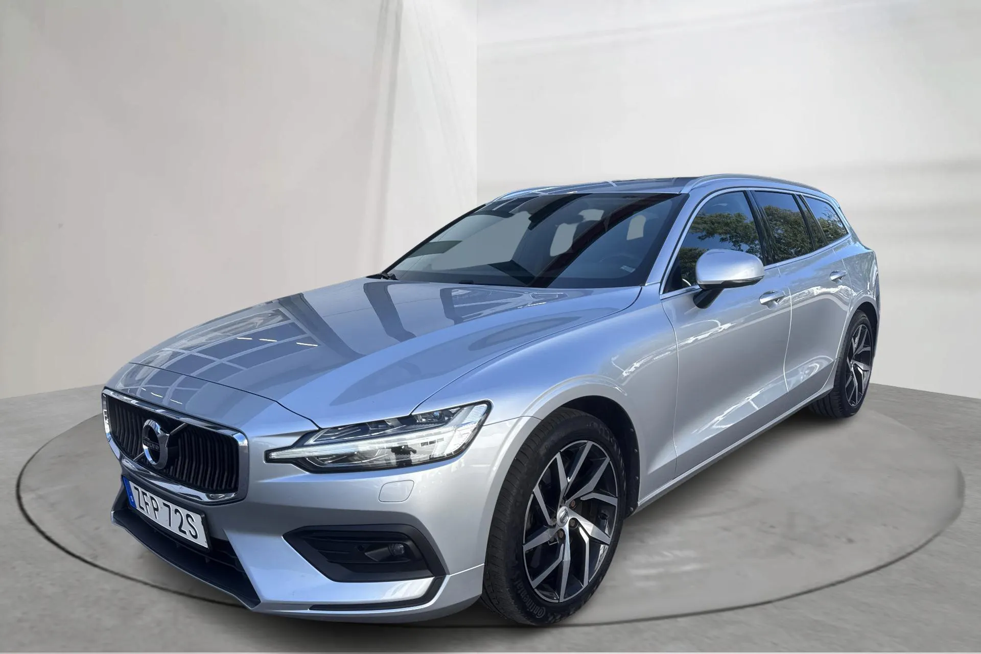 Presentation photo 1 of 16: Volvo V60 T5 (250hk) - 168 040 km - Automatic - silver - 2019