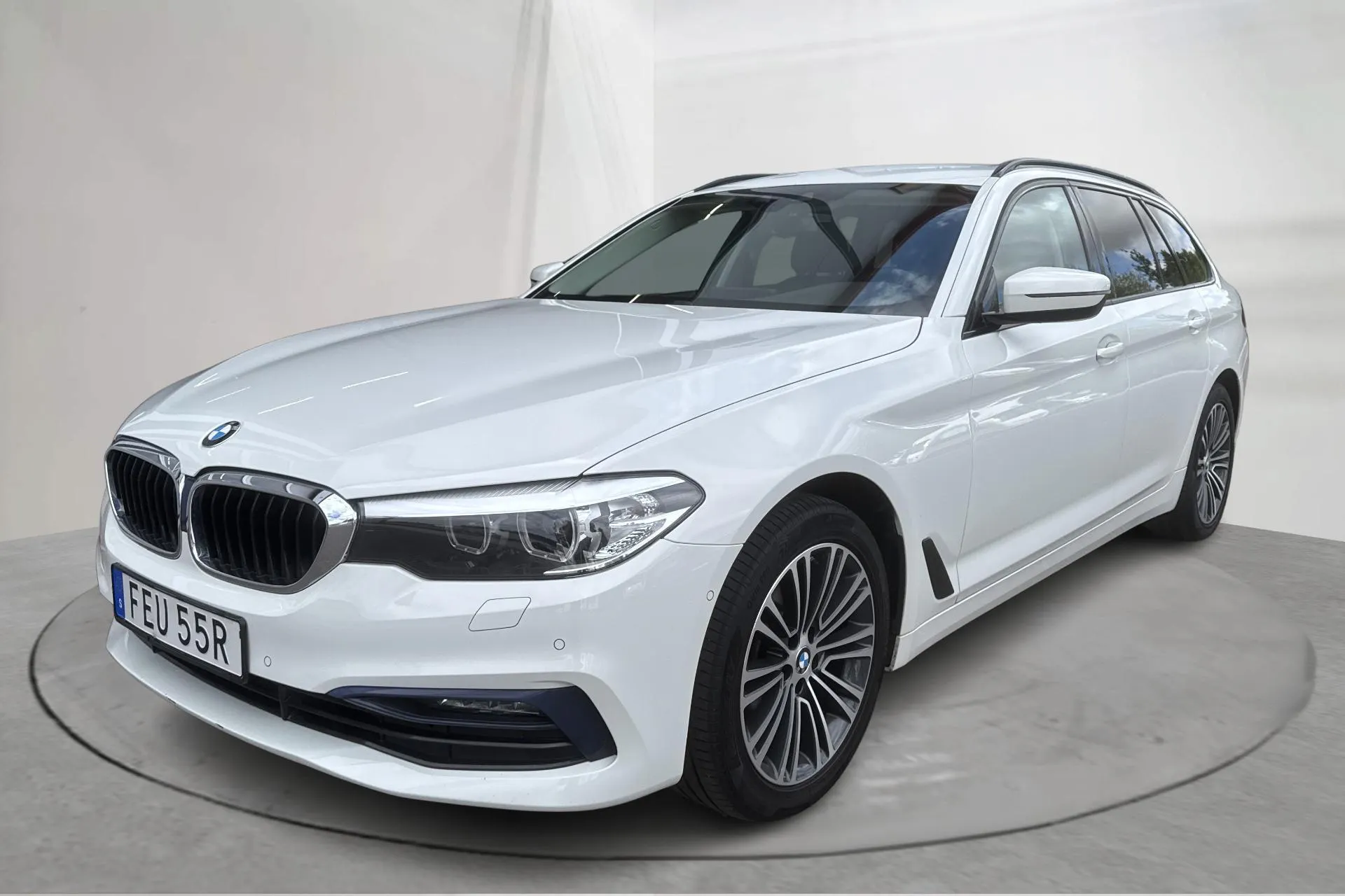 Presentation photo 1 of 16: BMW 520d xDrive Touring, G31 (190hk) - 113 660 km - Automatic - white - 2020