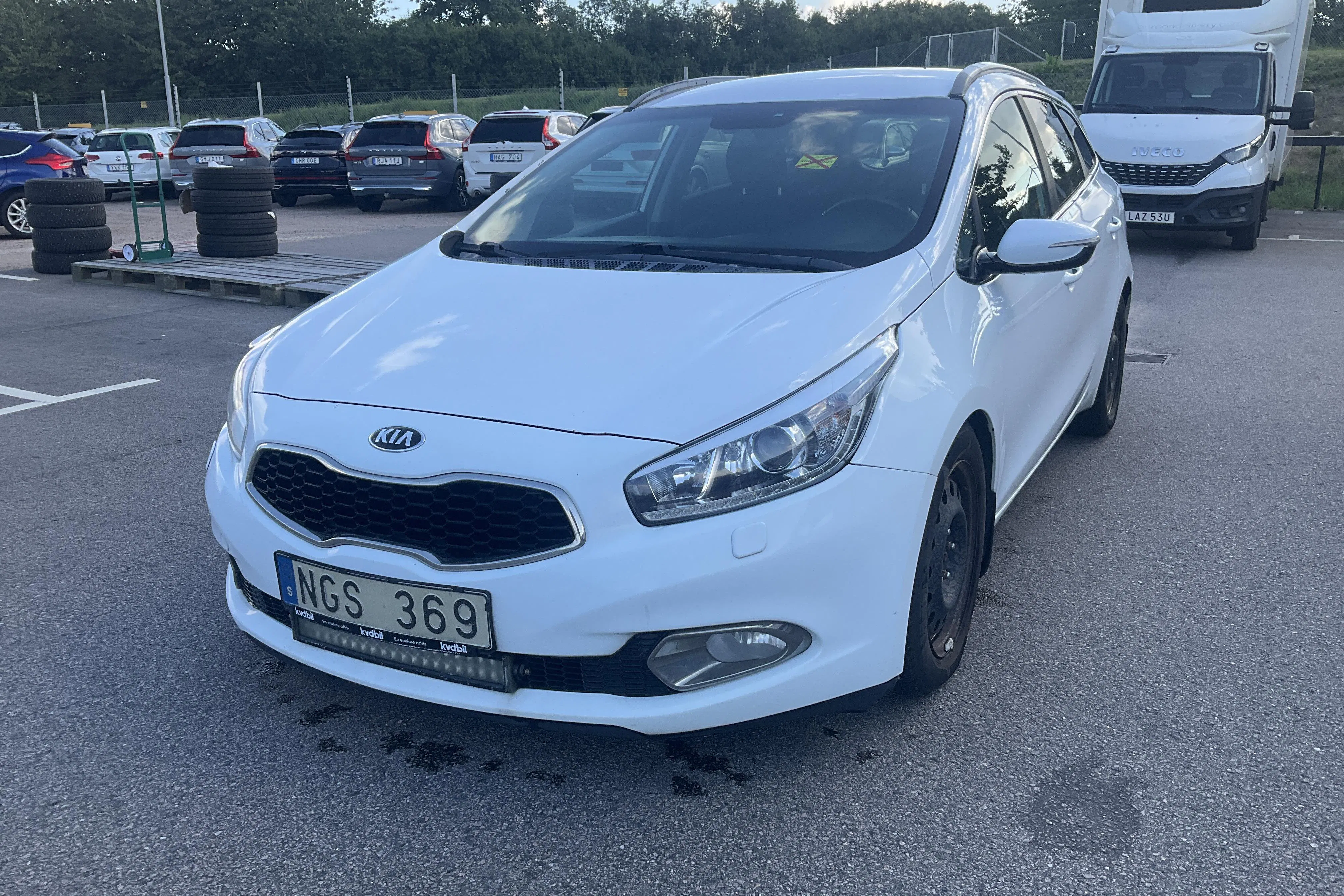 Presentationsfoto 1 av 13: KIA Cee'd 1.6 CRDi SW (128hk) - 34 162 mil - Automat - vit - 2014