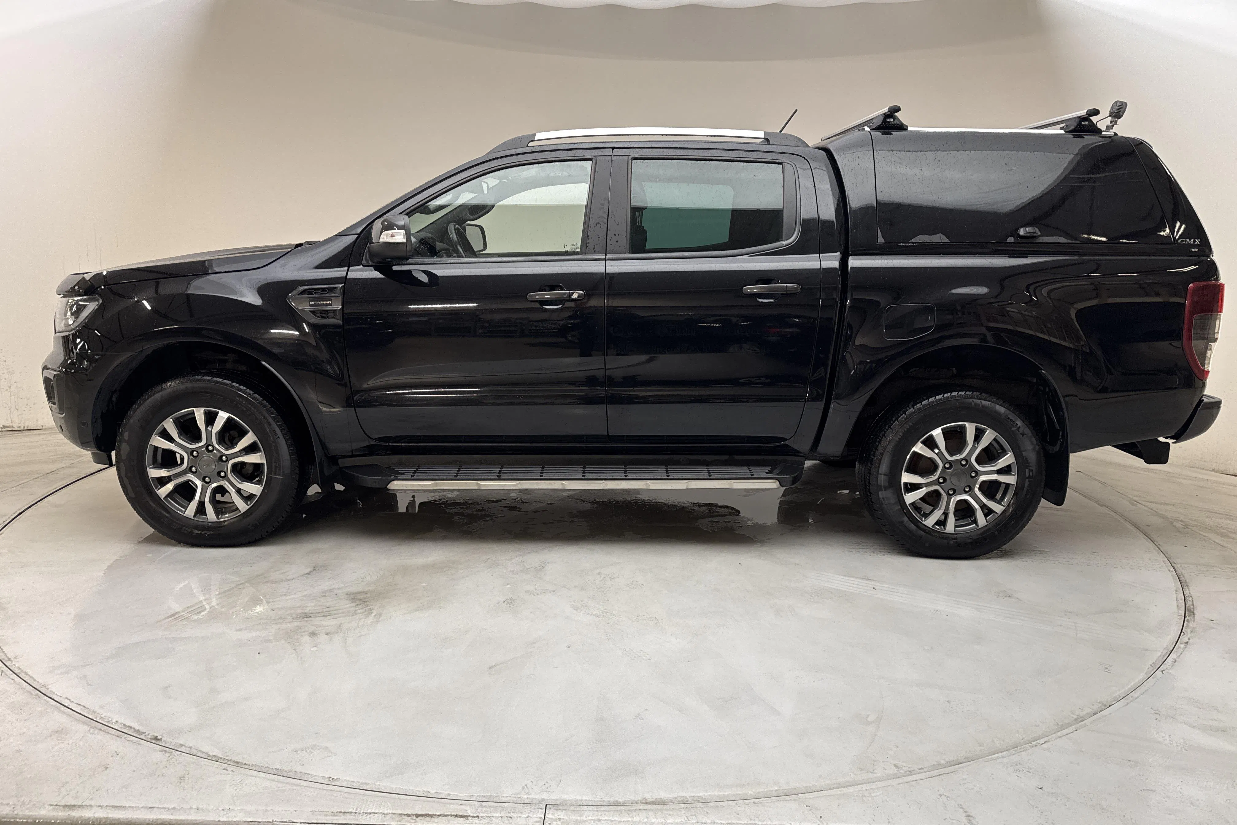 Presentation photo 2 of 15: Ford Ranger 2.0 TDCi 4WD (213hk) - 66 990 km - Automatic - black - 2022