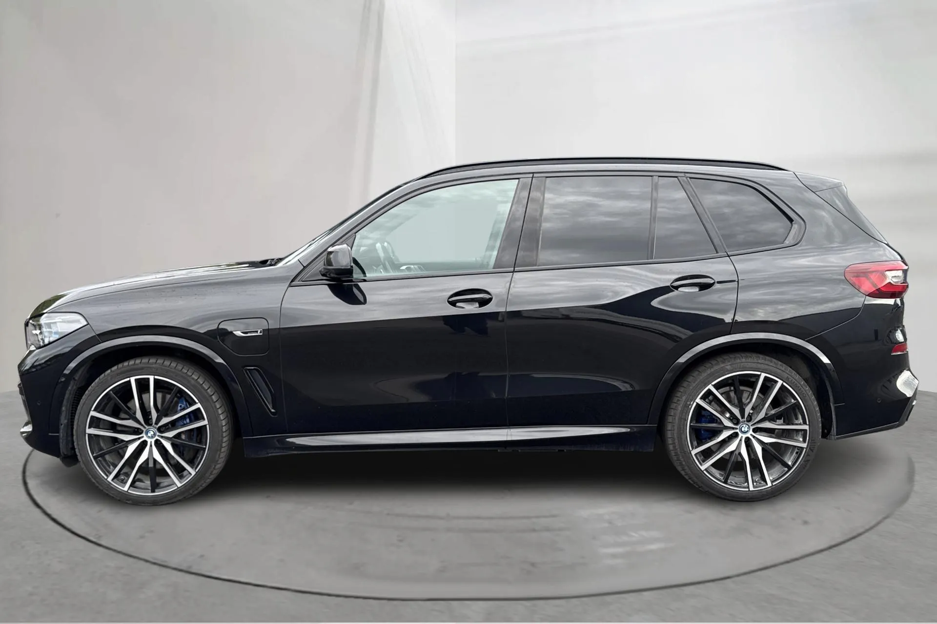 Presentationsfoto 2 av 18: BMW X5 xDrive45e, G05 (394hk) - 8 084 mil - Automat - svart - 2022