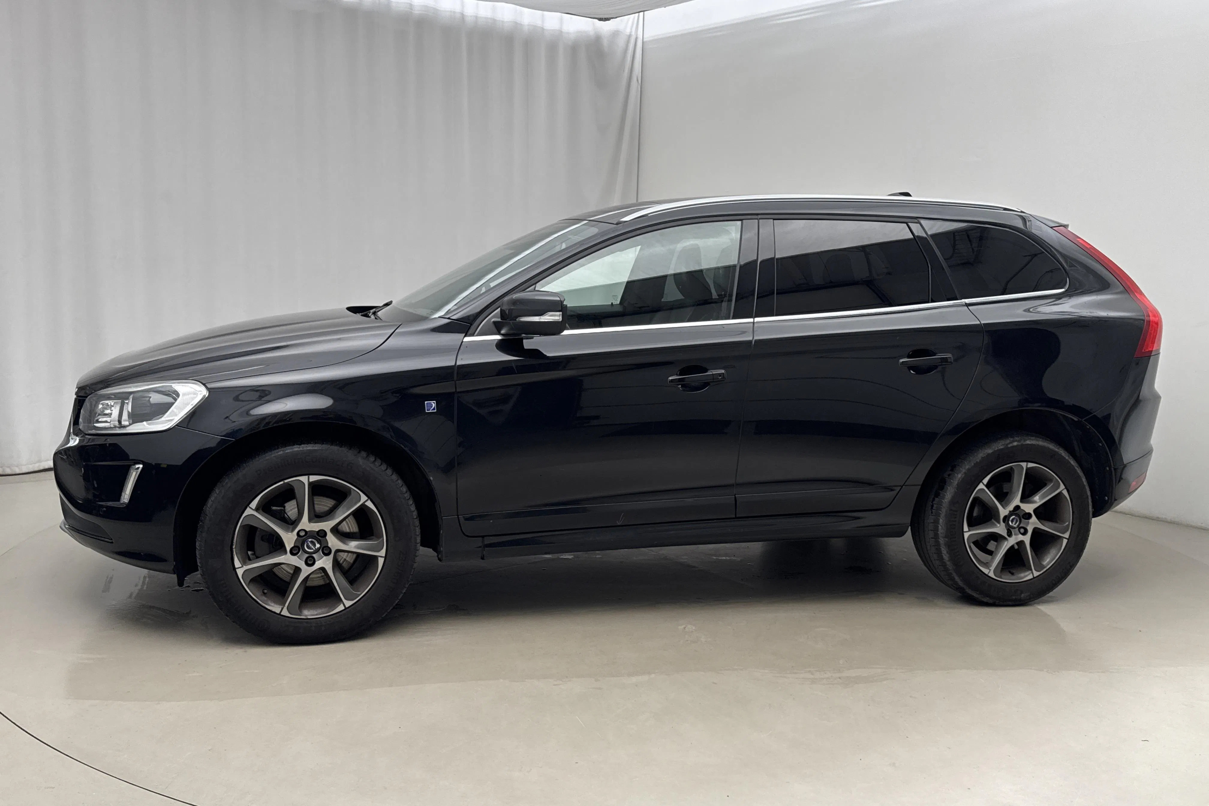Presentationsfoto 2 av 17: Volvo XC60 D4 2WD (190hk) - 17 722 mil - Automat - svart - 2016