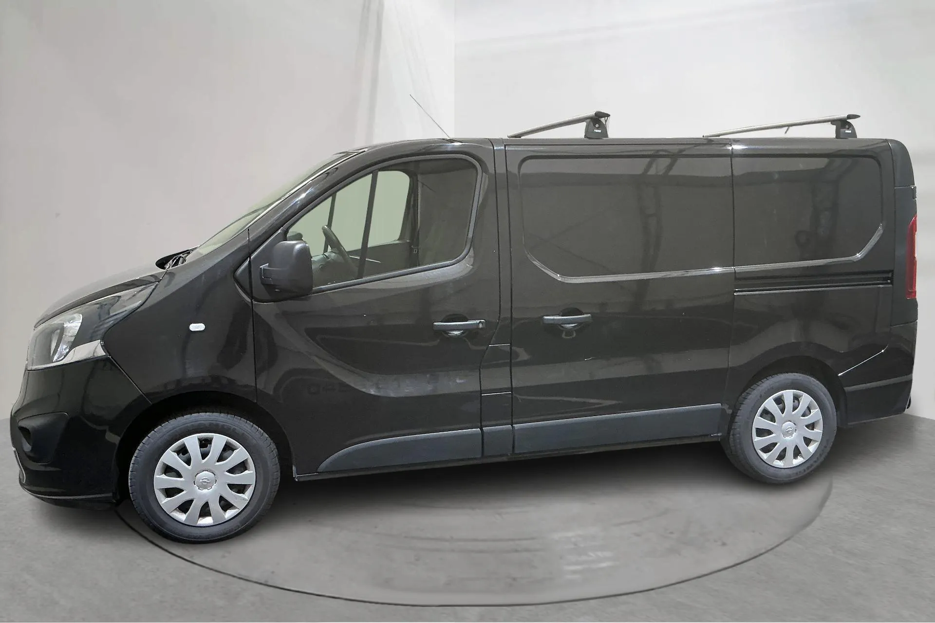 Presentationsfoto 2 av 16: Opel Vivaro 1.6 BITURBO (125hk) - 14 558 mil - Manuell - svart - 2018