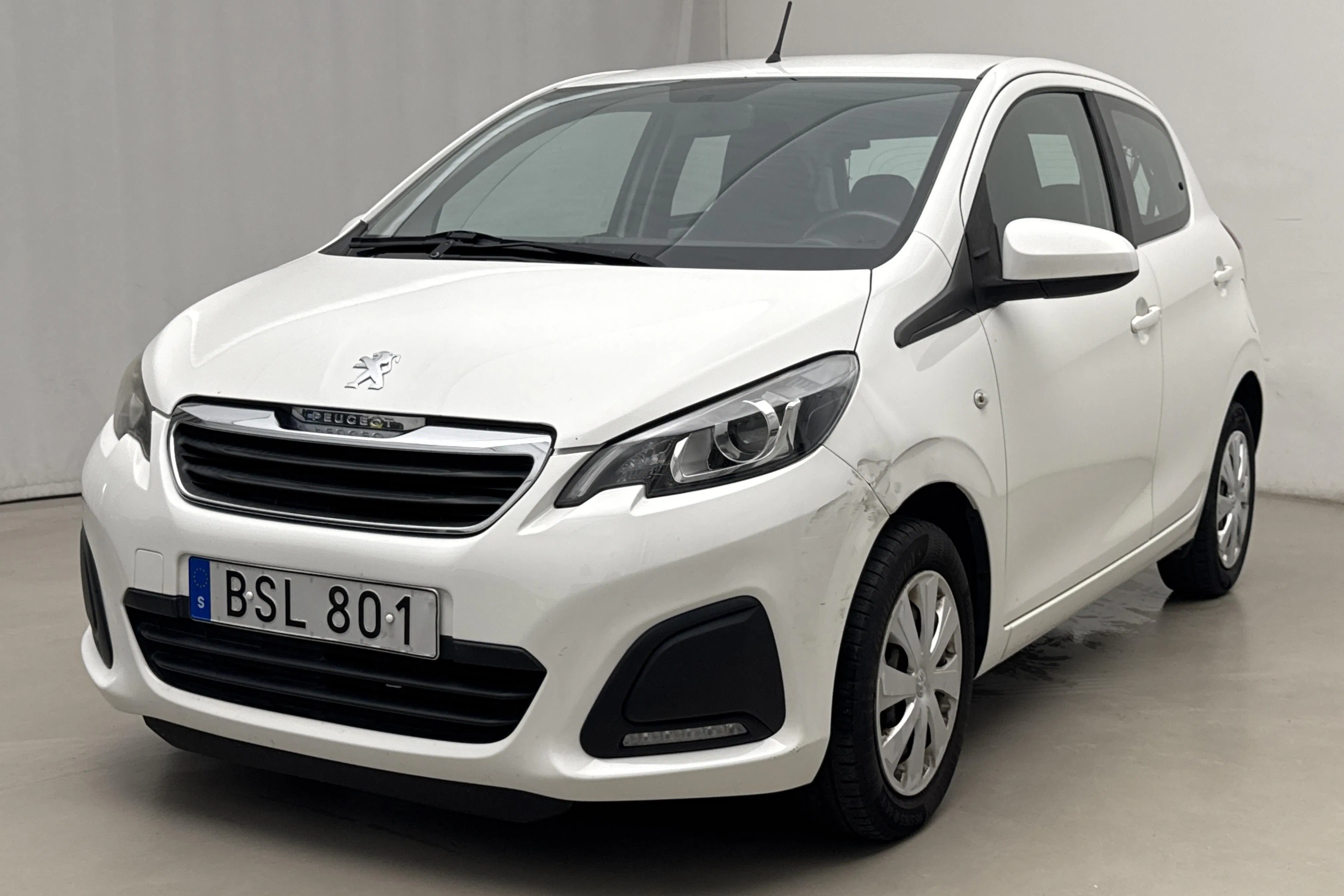 Presentation photo 1 of 15: Peugeot 108 PureTech 5dr (68hk) - 99 270 km - Manual - white - 2015