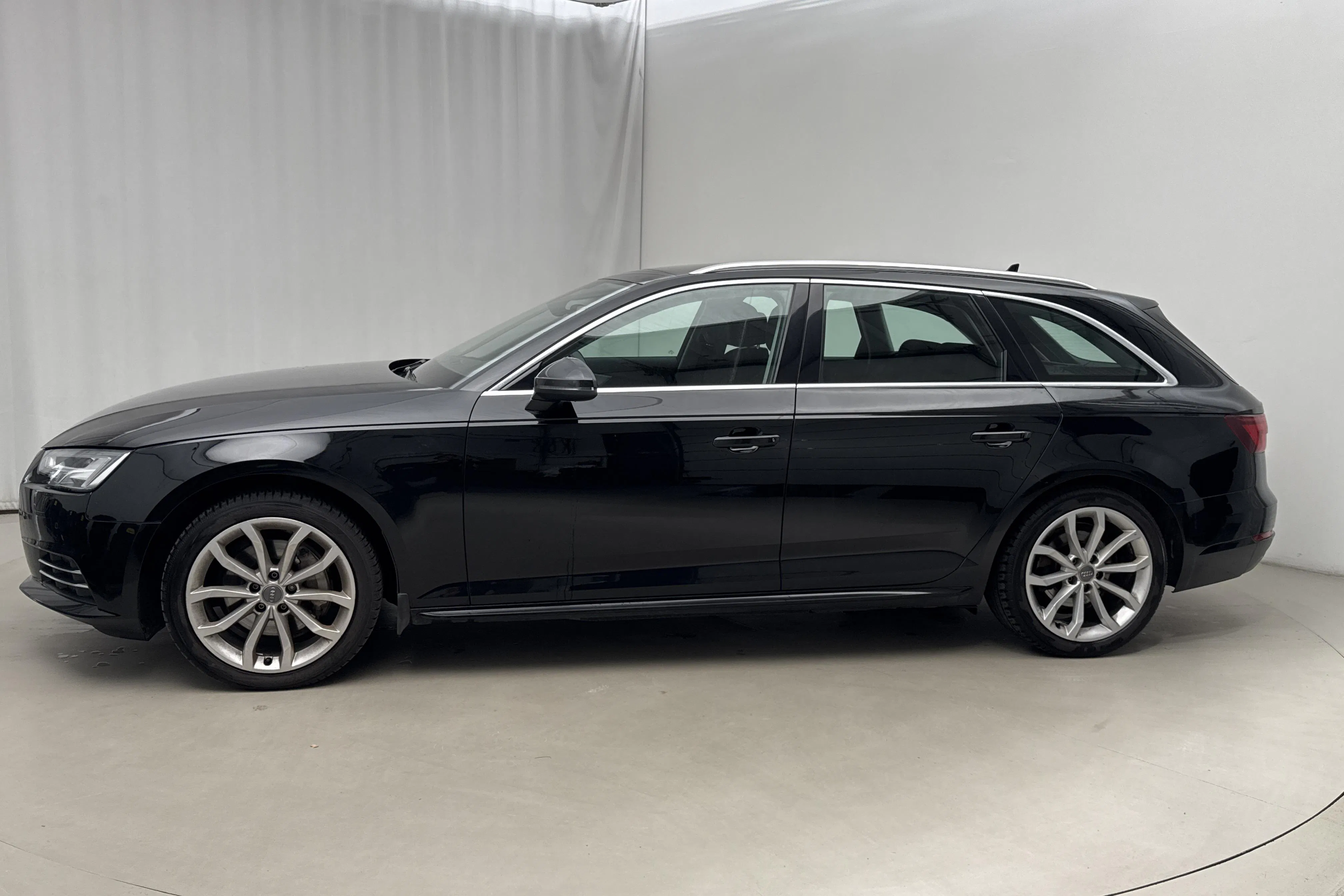 Presentation photo 2 of 15: Audi A4 2.0 TDI Avant quattro (190hk) - 154 610 km - Automatic - black - 2018