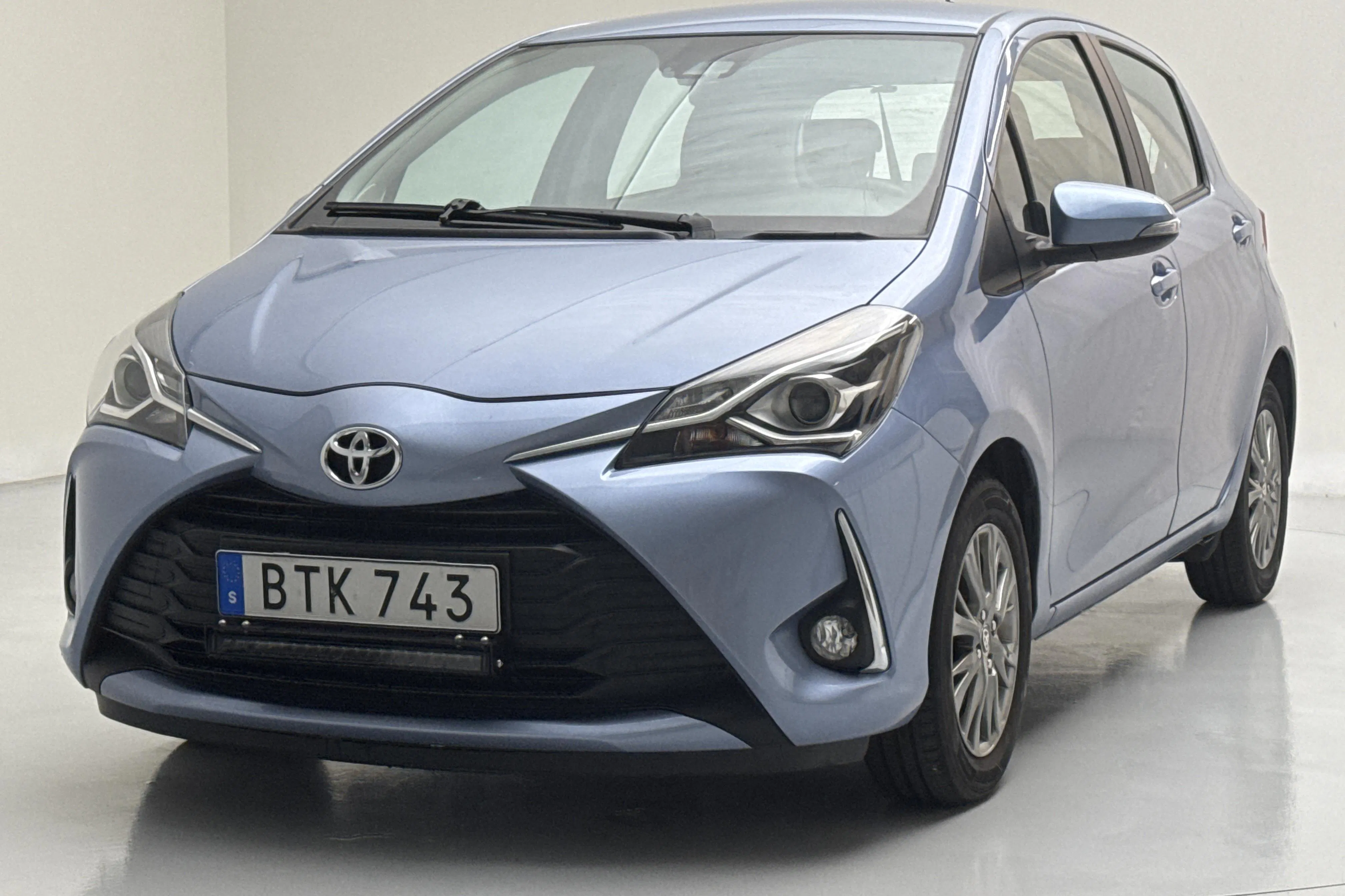 Presentationsfoto 1 av 12: Toyota Yaris 1.5 5dr (111hk) - 4 911 mil - Manuell - Ljusblå - 2017