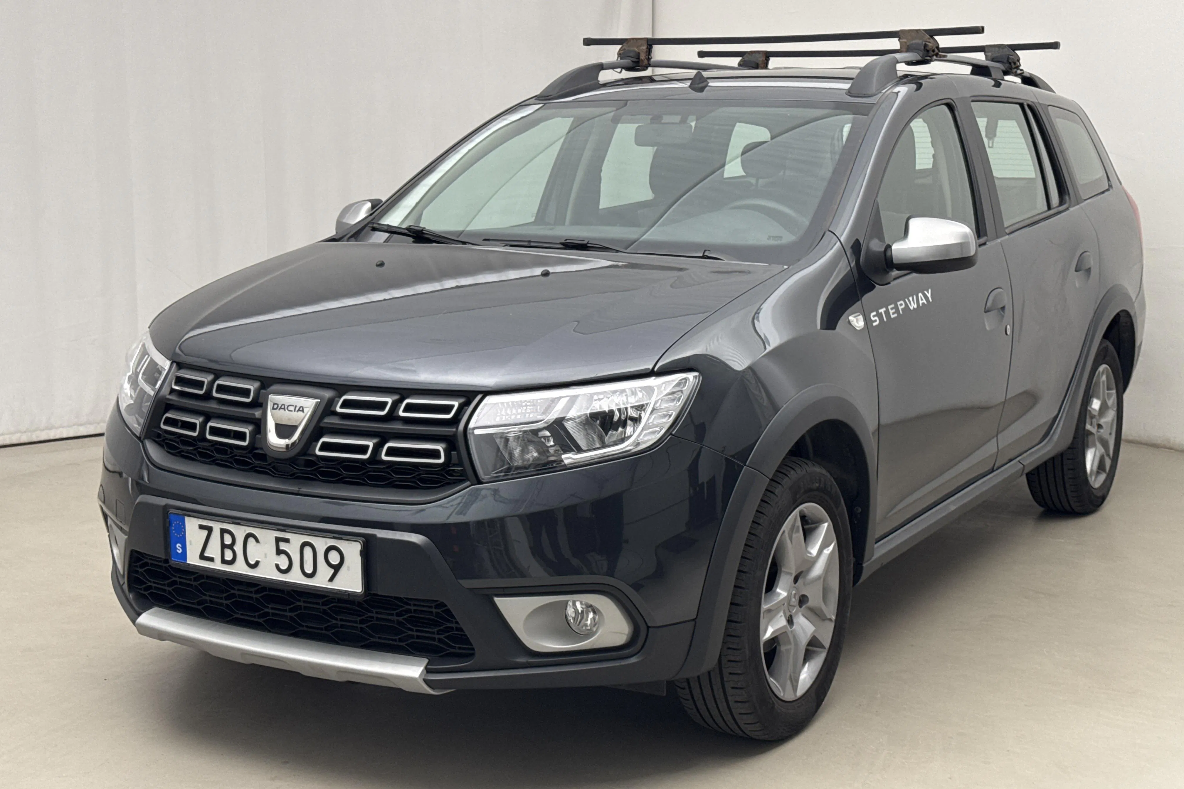 Presentationsfoto 1 av 16: Dacia Logan MCV 0.9 TCe (90hk) - 4 446 mil - Manuell - Mörkgrå - 2018