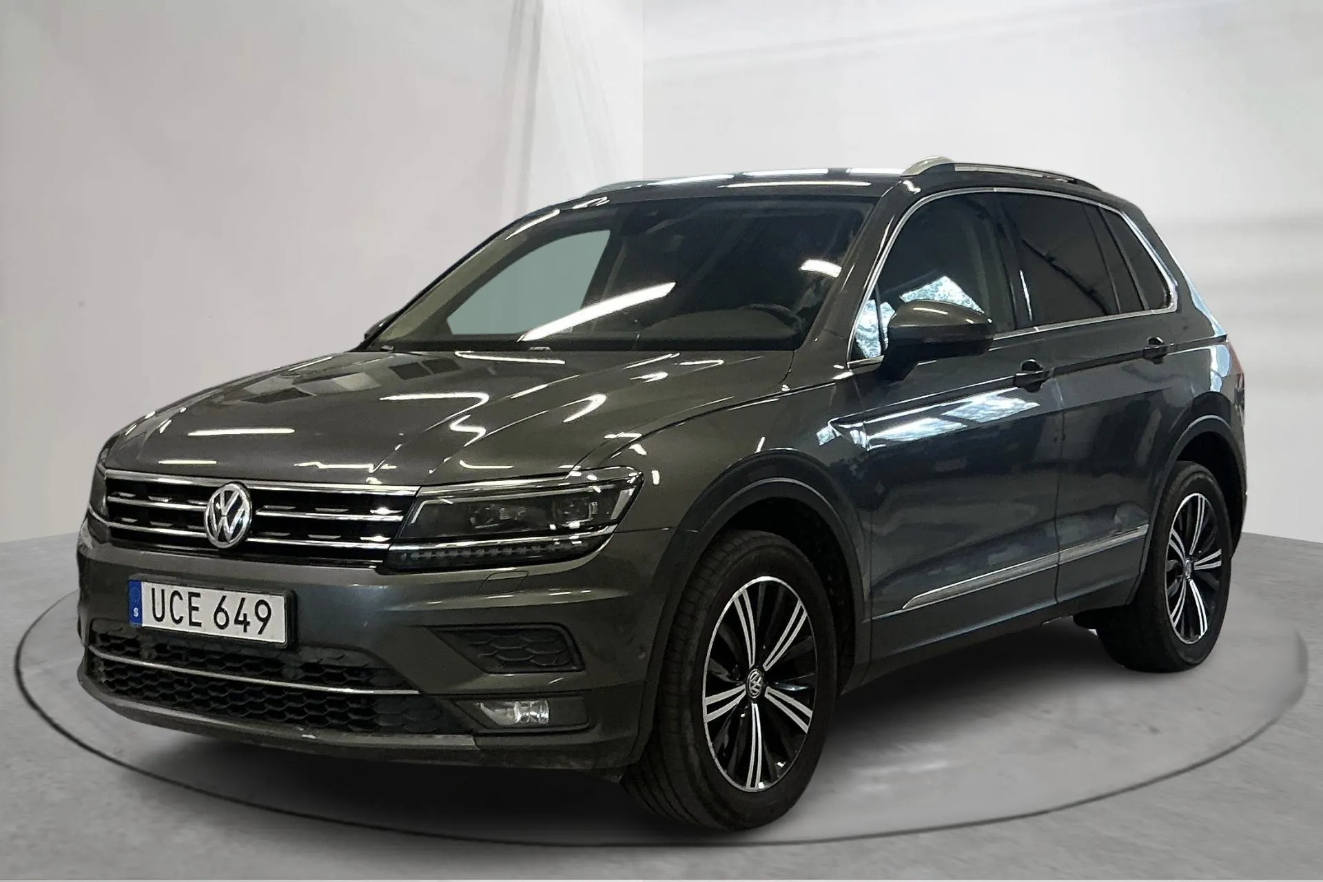 Presentationsfoto 1 av 16: VW Tiguan 2.0 TDI 4MOTION (190hk) - 26 705 mil - Automat - grå - 2019