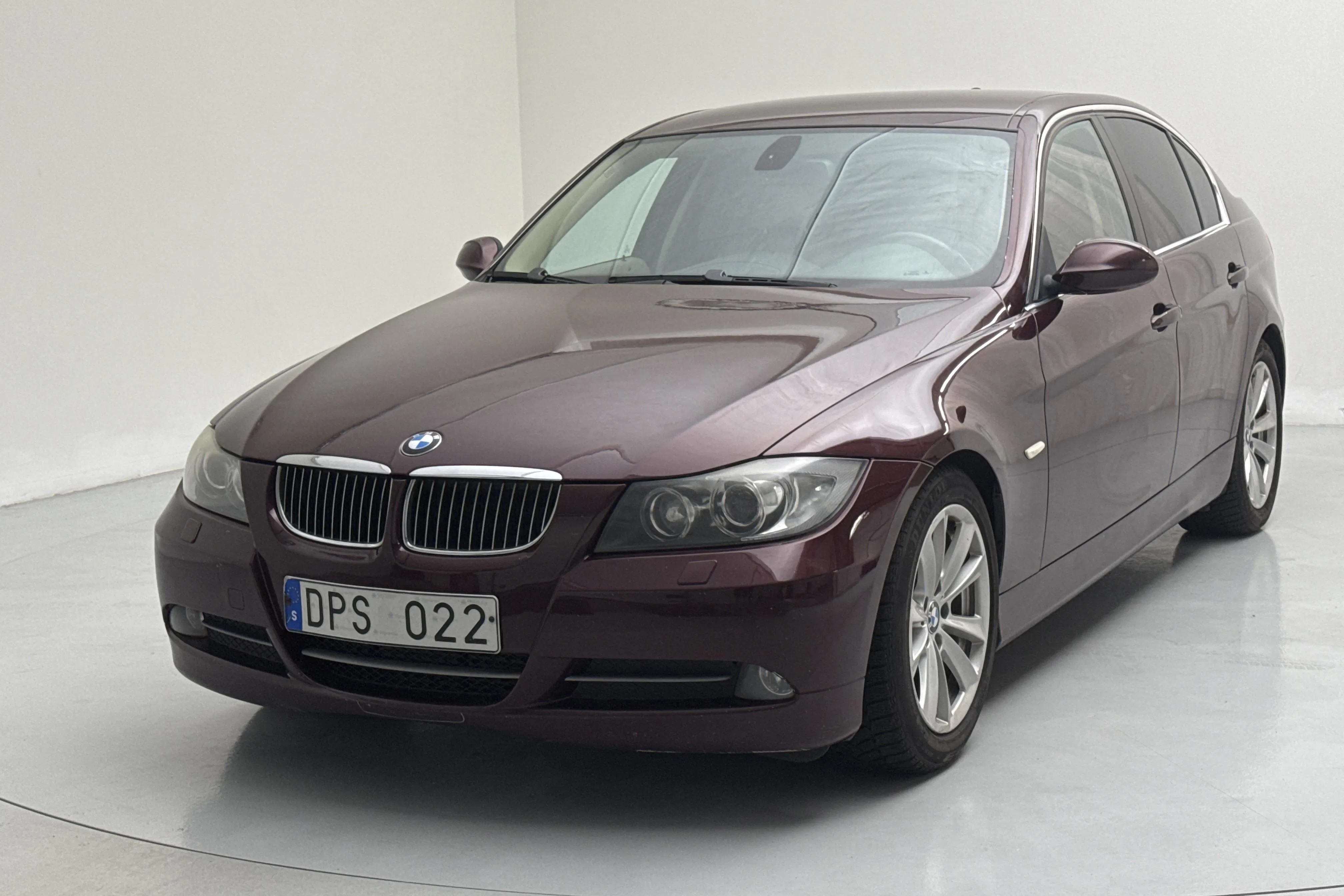 Presentation photo 1 of 13: BMW 330d Sedan, E90 (231hk) - 252 730 km - Automatic - dark red - 2008