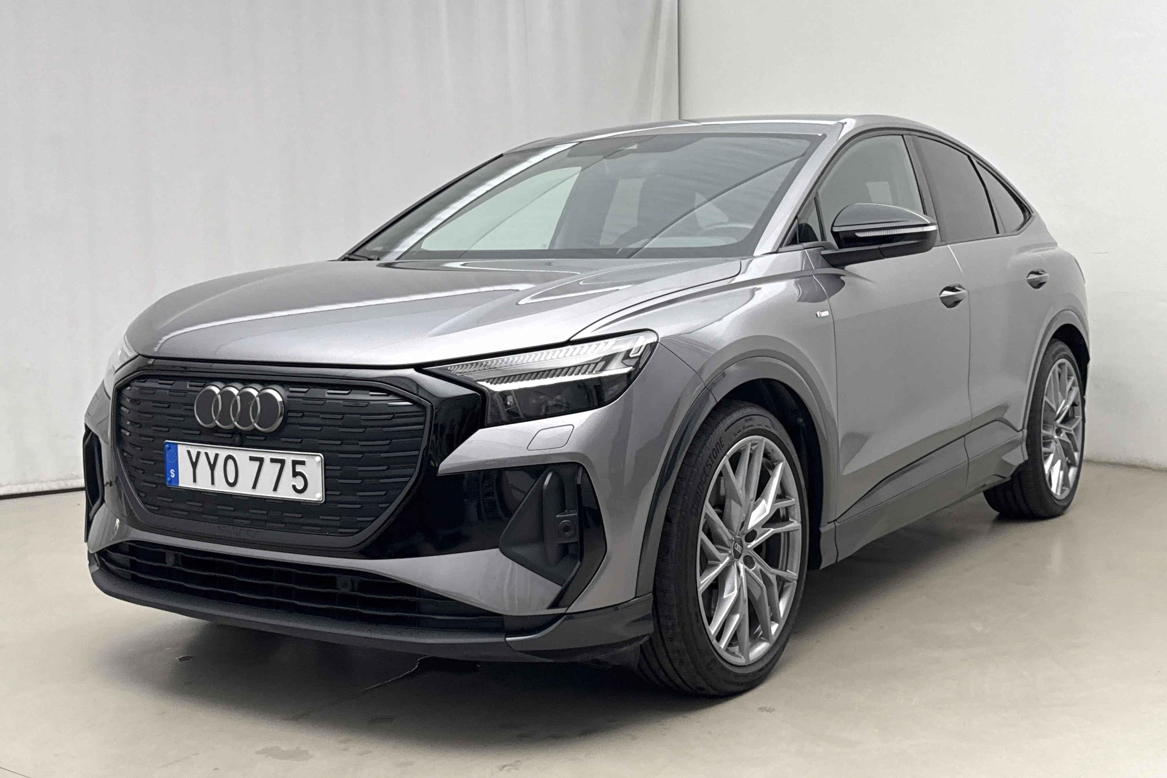 Presentationsfoto 1 av 23: Audi Q4 50 Sportback e-tron quattro 77kWh (299hk) - 5 378 mil - Automat - grå - 2023
