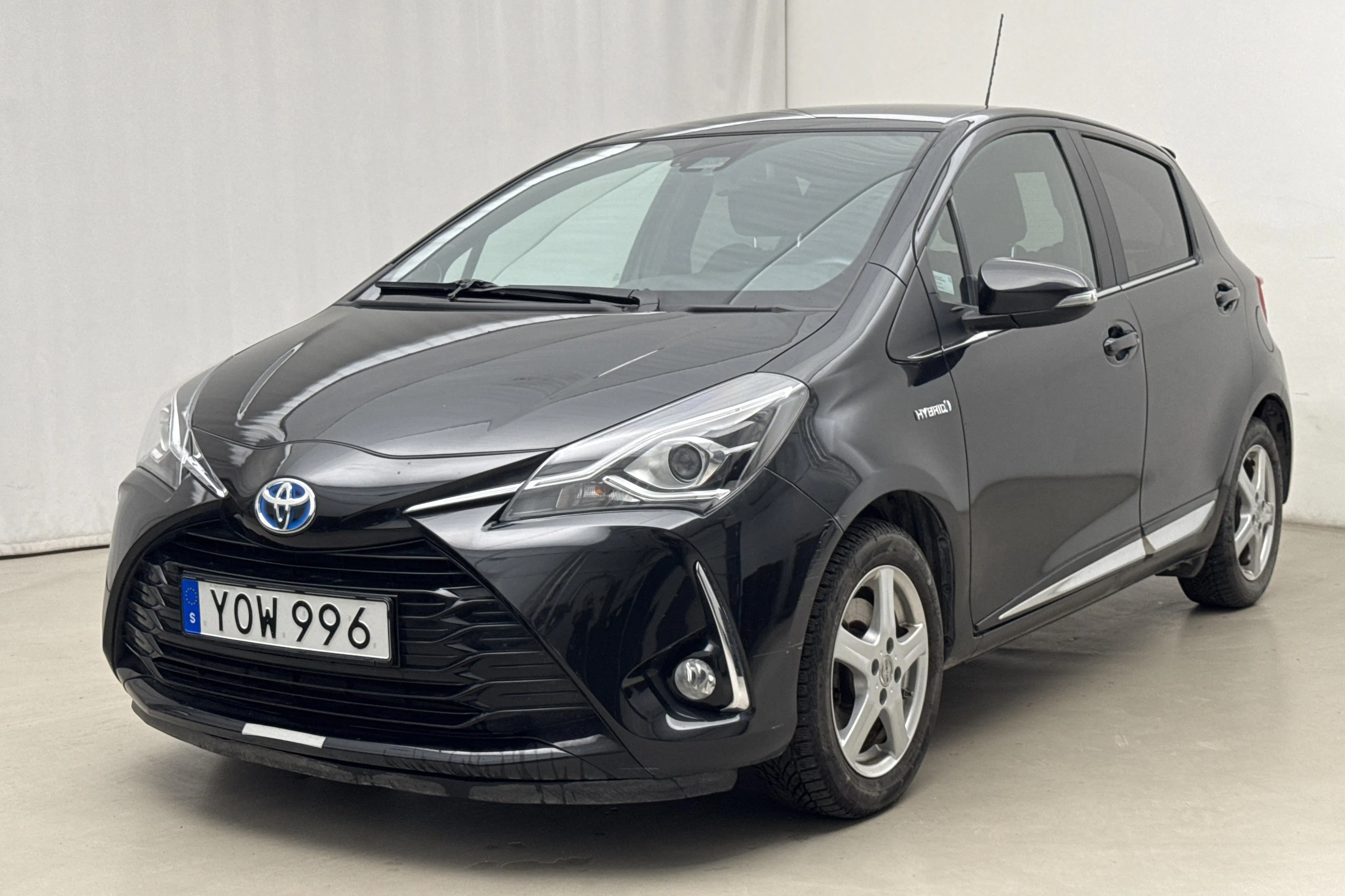 Presentationsfoto 1 av 17: Toyota Yaris 1.5 Hybrid 5dr (101hk) - 6 342 mil - Automat - svart - 2017