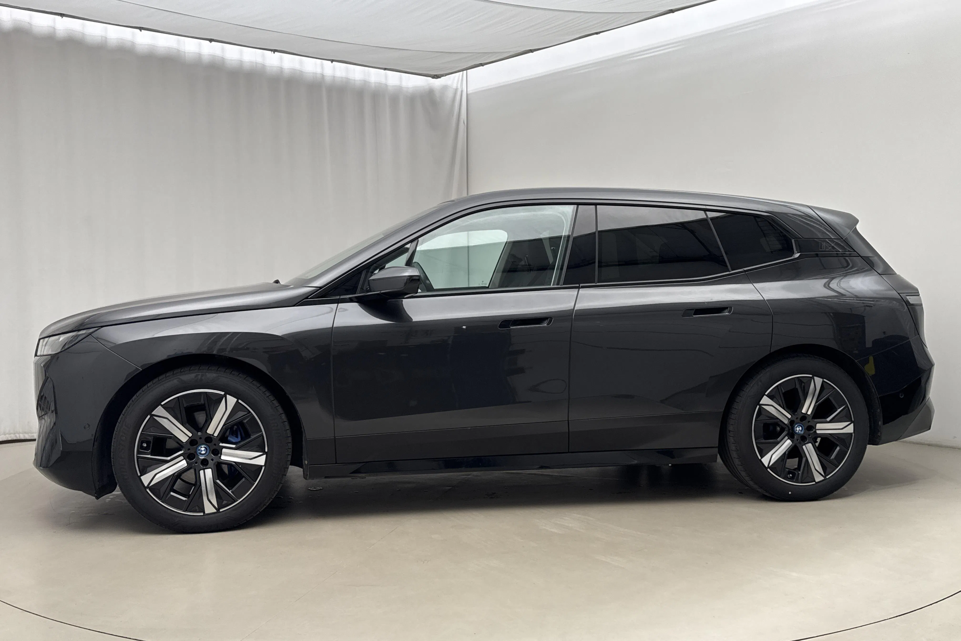Presentation photo 2 of 23: BMW iX xDrive50, I20 (520hk) - 61 320 km - Automatic - gray - 2023