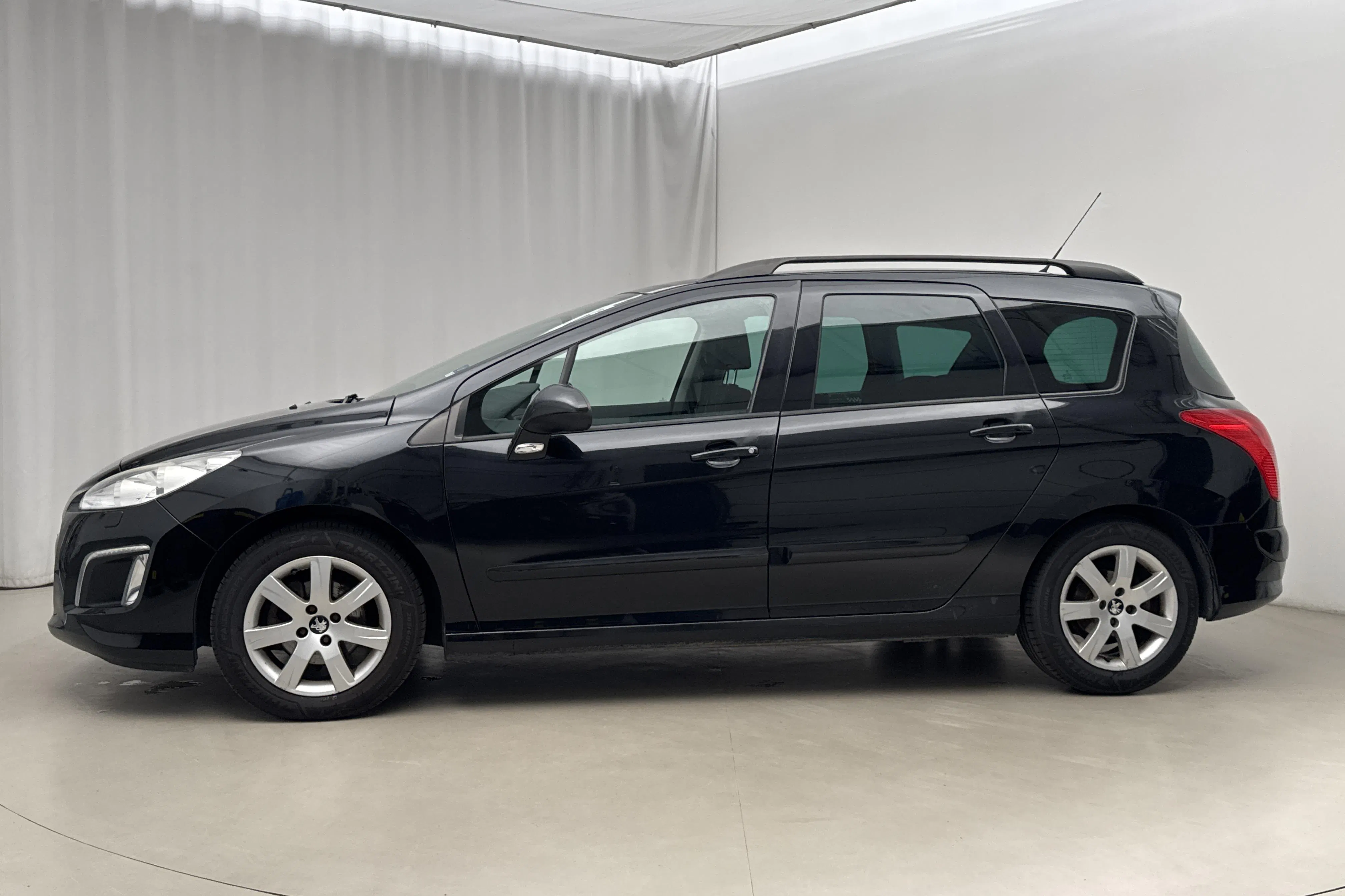Presentationsfoto 2 av 15: Peugeot 308 SW 1.6 HDi FAP (110hk) - 10 388 mil - Automat - svart - 2011