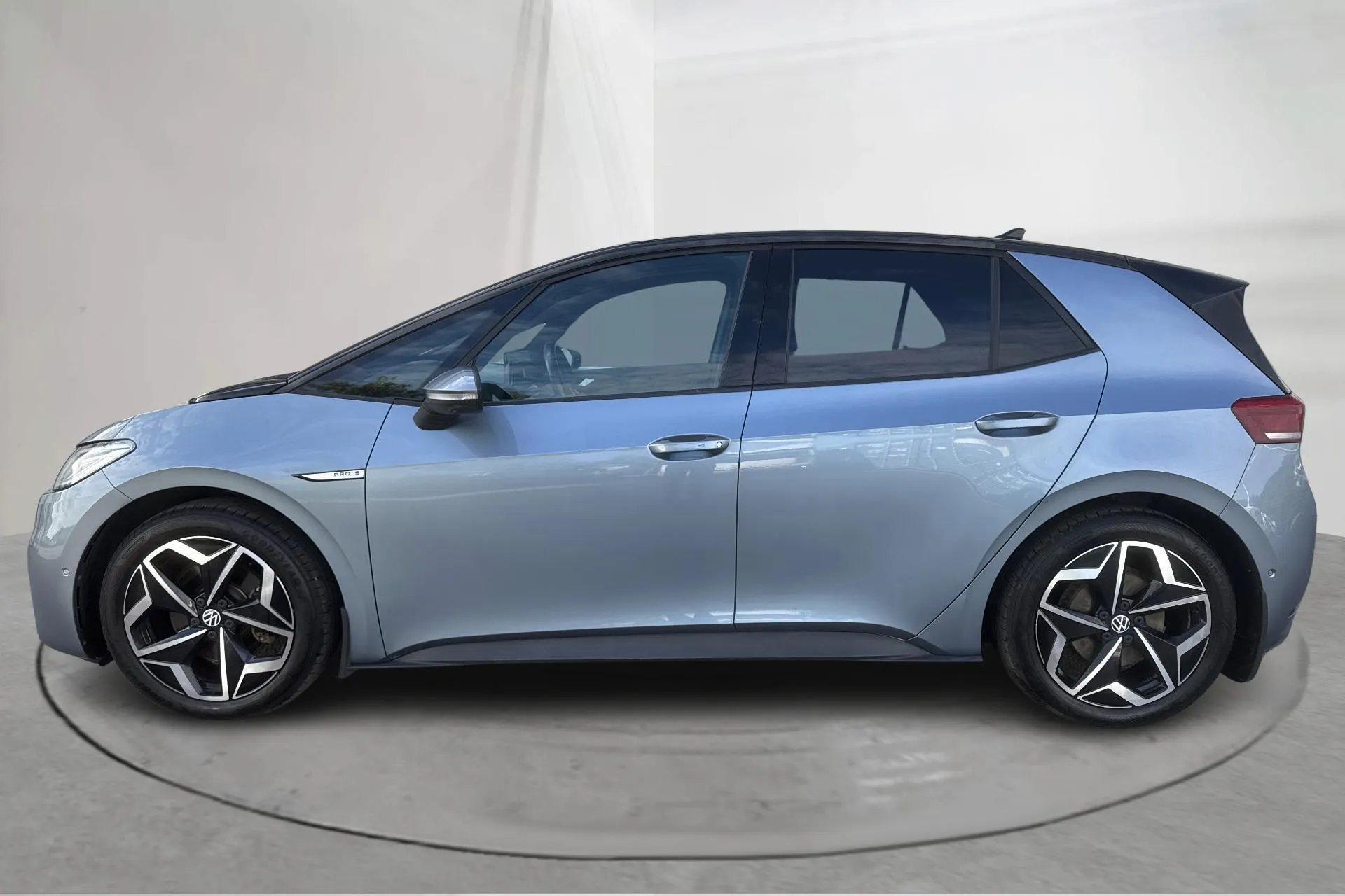 Presentationsfoto 2 av 17: VW ID.3 77kWh (204hk) - 16 714 mil - Automat - blå - 2022