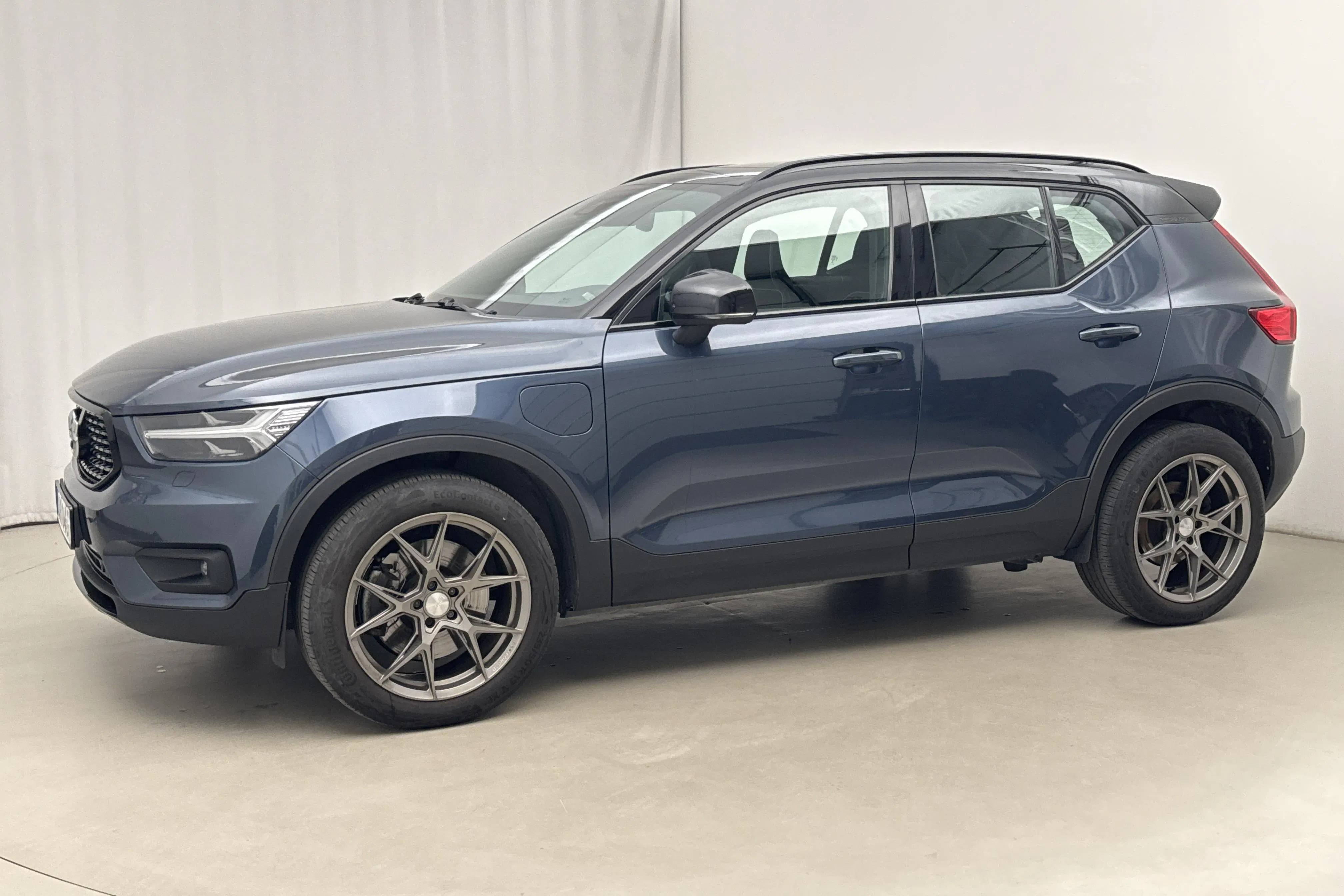 Presentationsfoto 2 av 24: Volvo XC40 T4 2WD Twin Engine (211hk) - 7 562 mil - Automat - Mörkblå - 2022