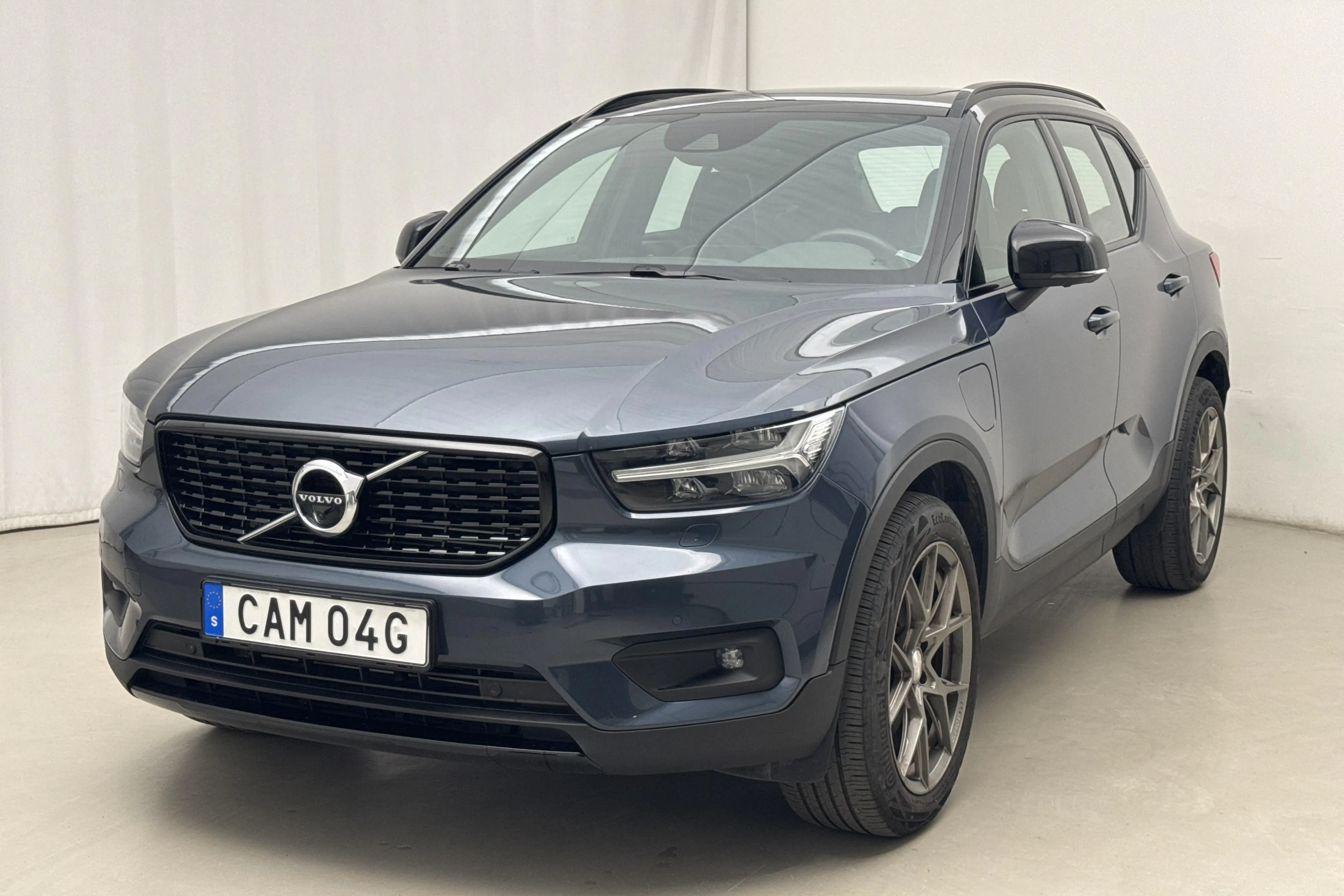 Presentationsfoto 1 av 24: Volvo XC40 T4 2WD Twin Engine (211hk) - 7 562 mil - Automat - Mörkblå - 2022