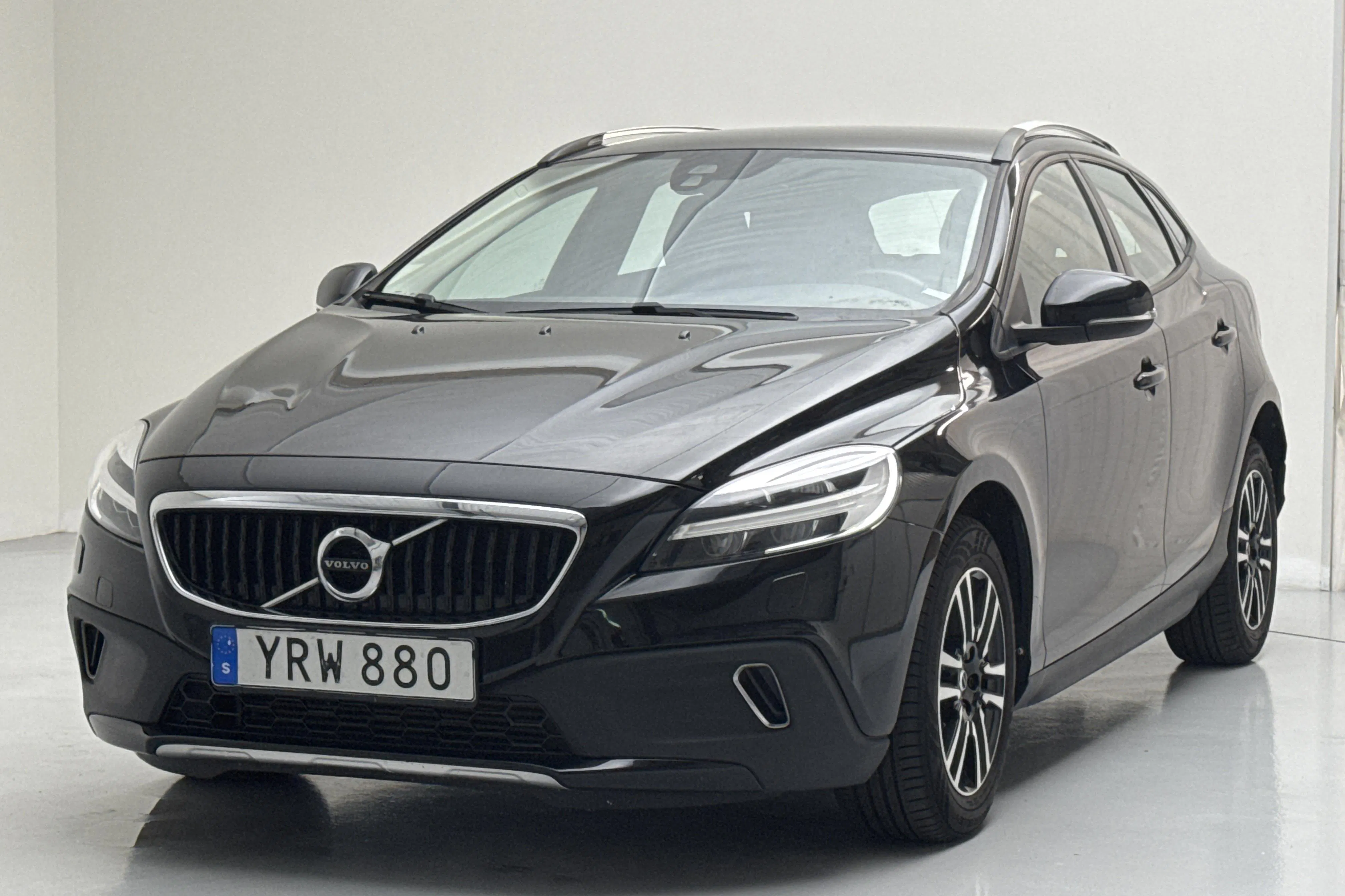 Presentation photo 1 of 13: Volvo V40 Cross Country D2 (120hk) - 87 530 km - Manual - black - 2018