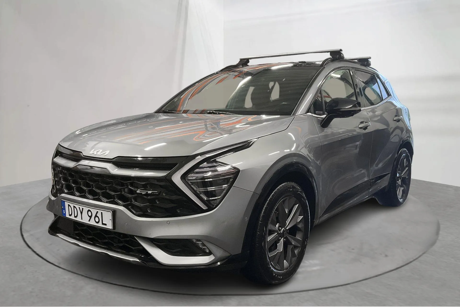 Presentationsfoto 1 av 20: KIA Sportage HEV AWD (230hk) - 14 287 mil - Automat - grå - 2022
