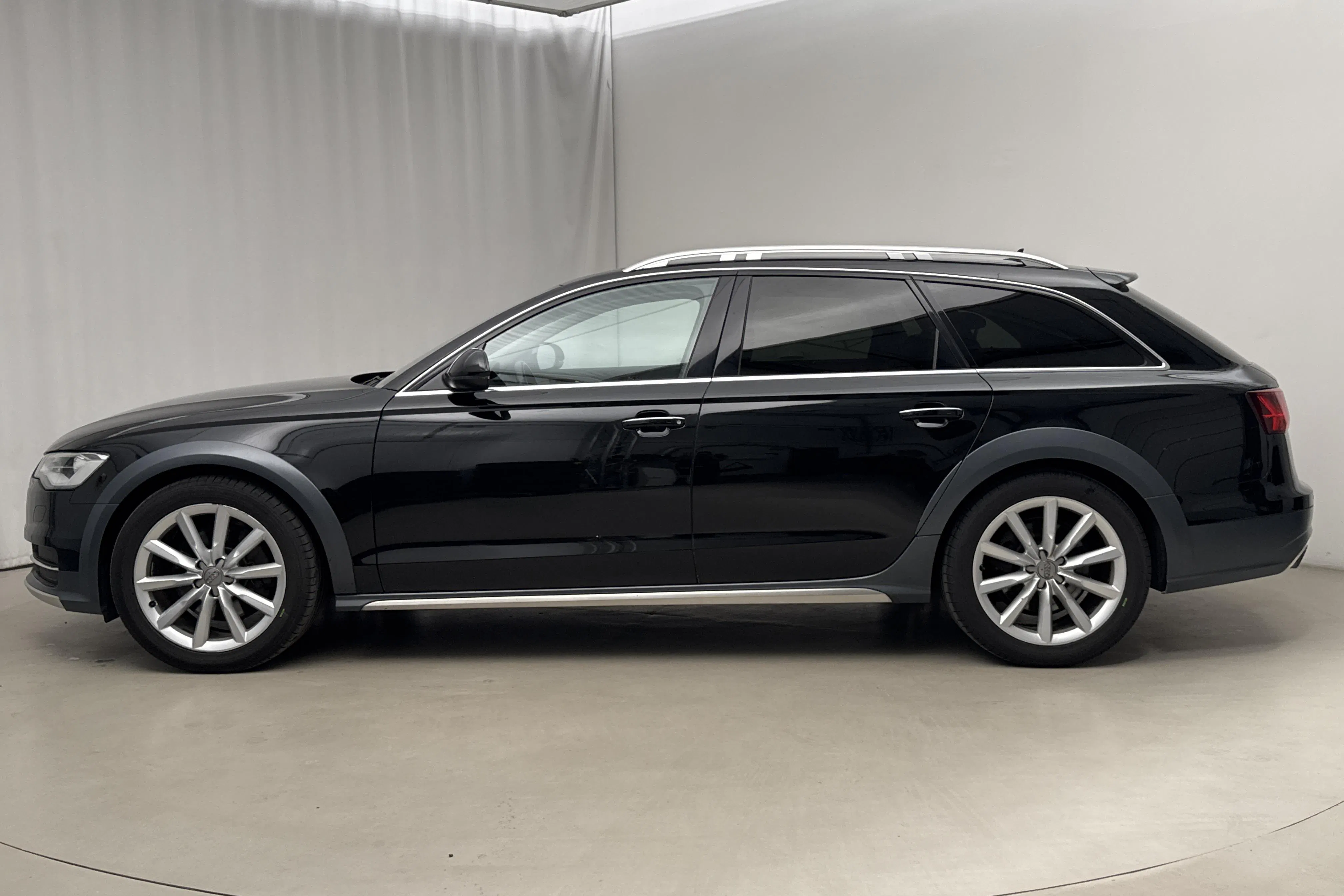 Presentation photo 2 of 18: Audi A6 Allroad 3.0 TDI quattro (218hk) - 195 220 km - Automatic - black - 2016
