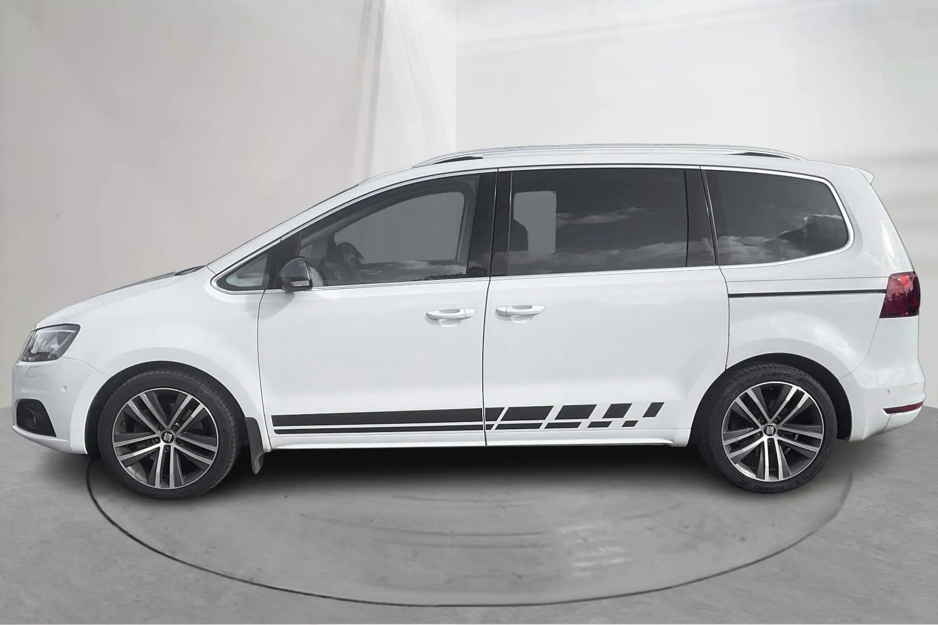 Presentationsfoto 2 av 18: Seat Alhambra 2.0 TDI 4WD (177hk) - 11 841 mil - Automat - vit - 2019