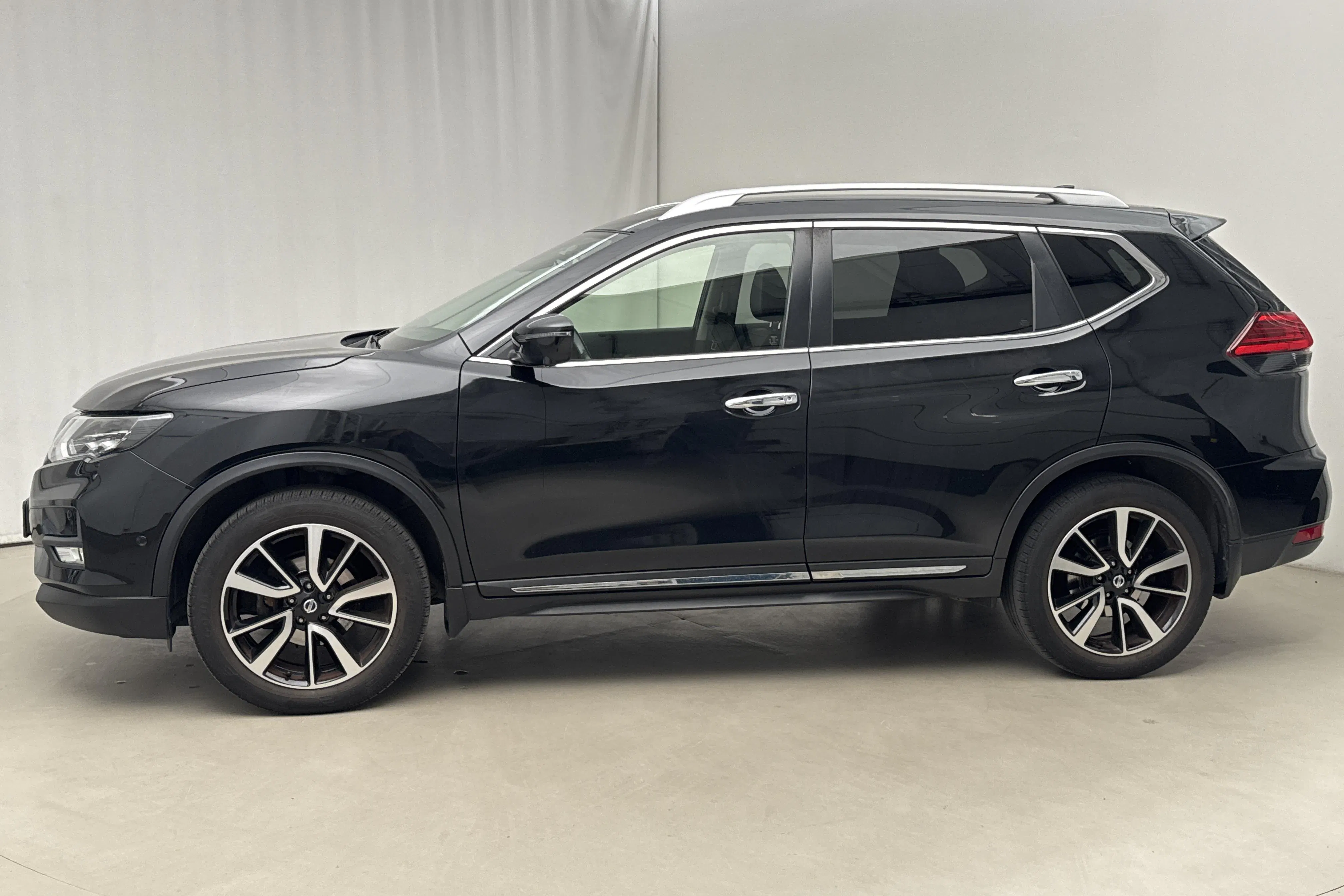Presentationsfoto 2 av 17: Nissan X-trail 1.6 dCi 2WD (130hk) - 12 783 mil - Automat - svart - 2017