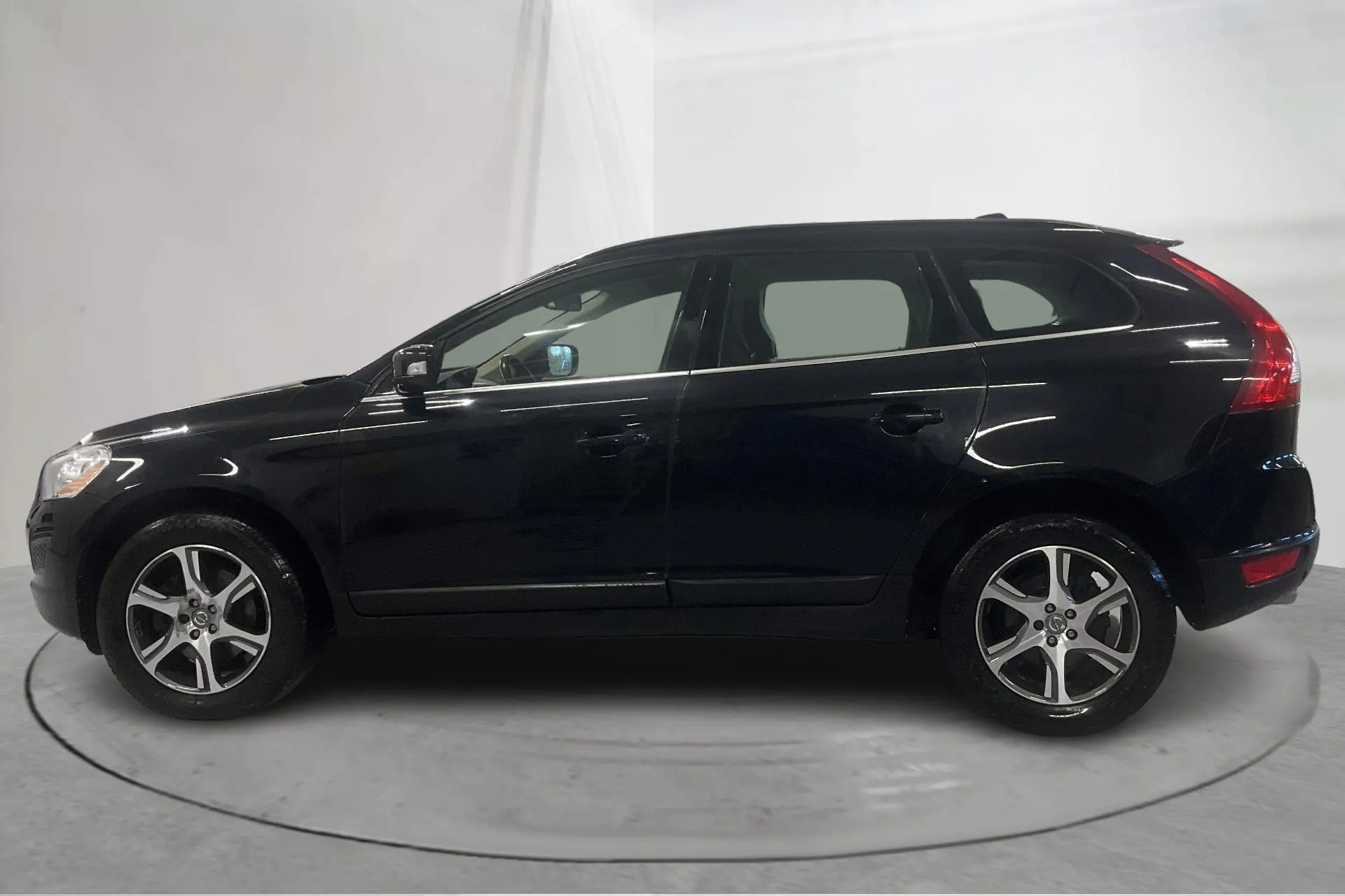 Presentationsfoto 2 av 19: Volvo XC60 D4 AWD (163hk) - 21 366 mil - Automat - svart - 2013