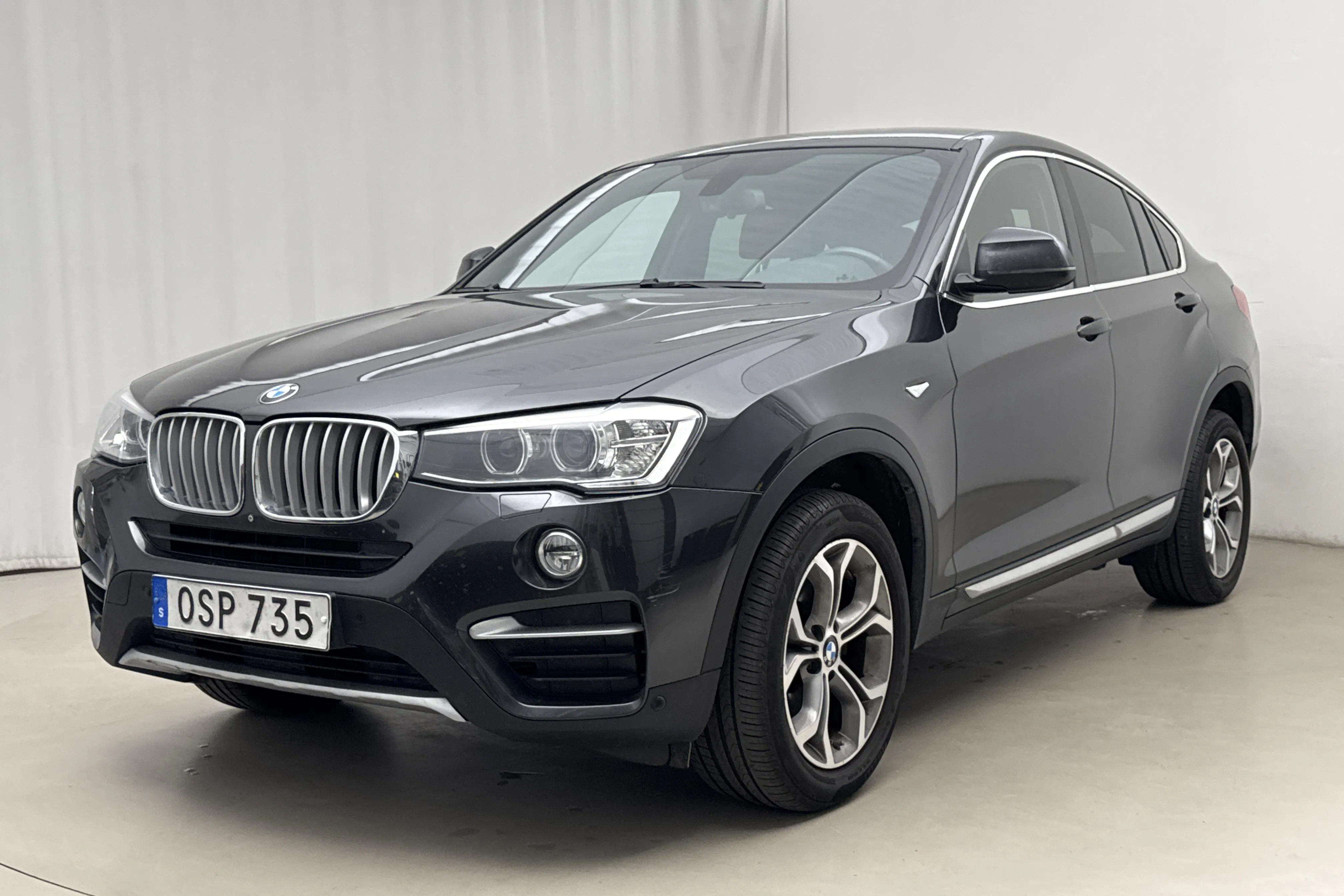 Presentationsfoto 1 av 19: BMW X4 xDrive 20d, F26 (190hk) - 11 925 mil - Automat - grå - 2015