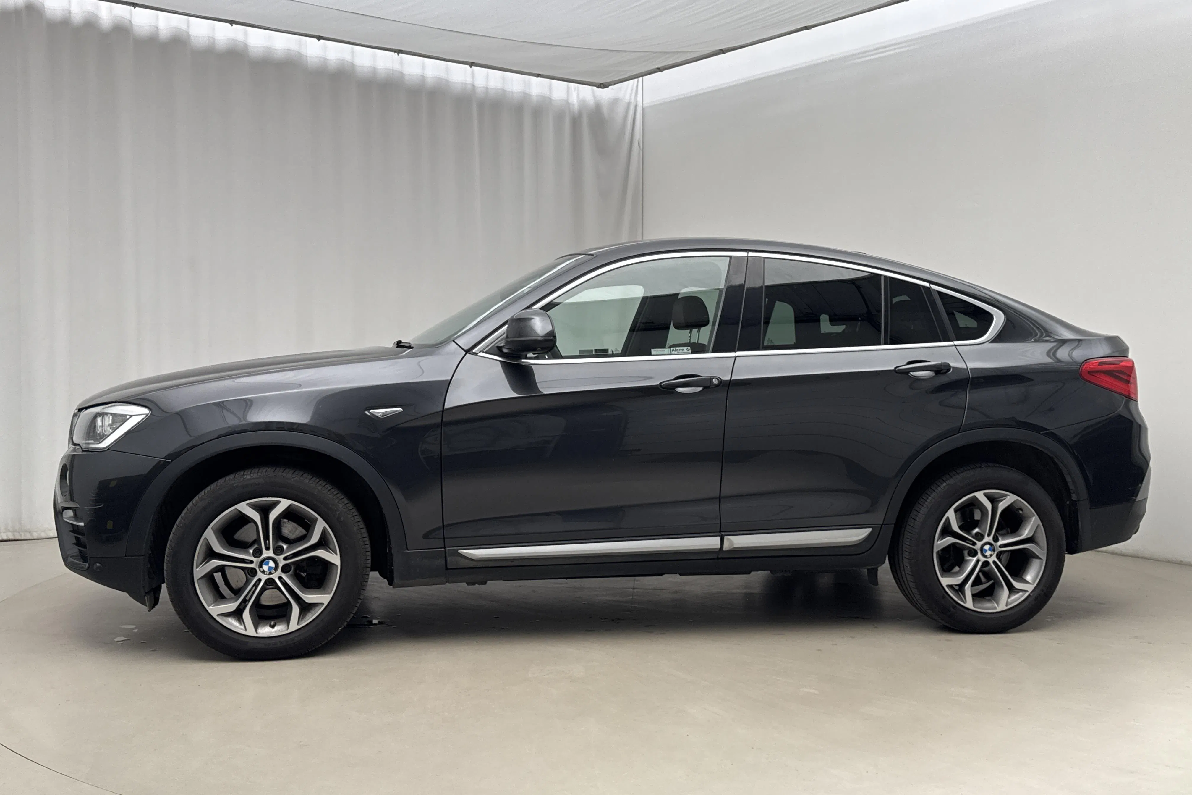Presentationsfoto 2 av 19: BMW X4 xDrive 20d, F26 (190hk) - 11 925 mil - Automat - grå - 2015