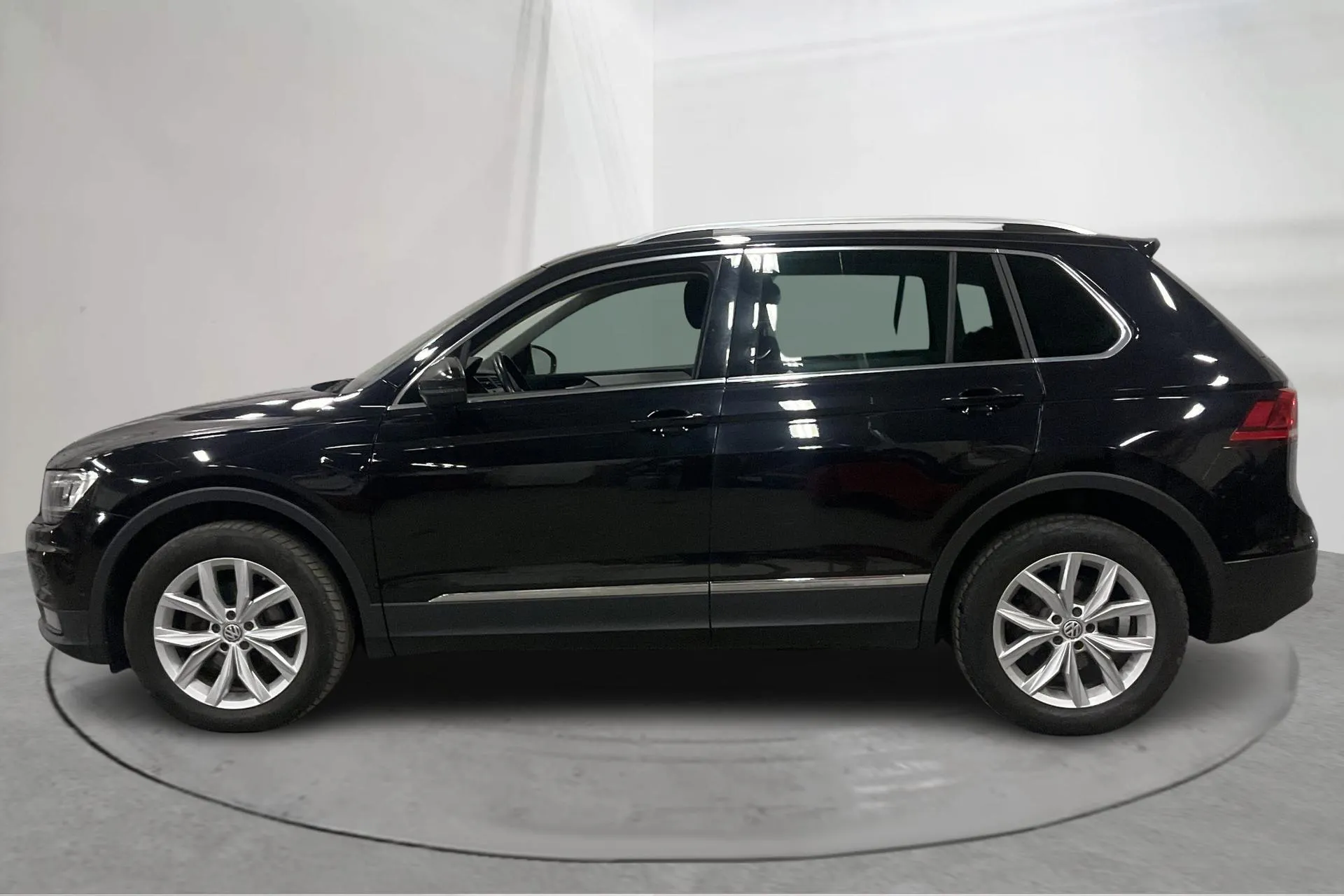 Presentation photo 2 of 16: VW Tiguan 2.0 TDI 4MOTION (150hk) - 166 880 km - Automatic - black - 2019
