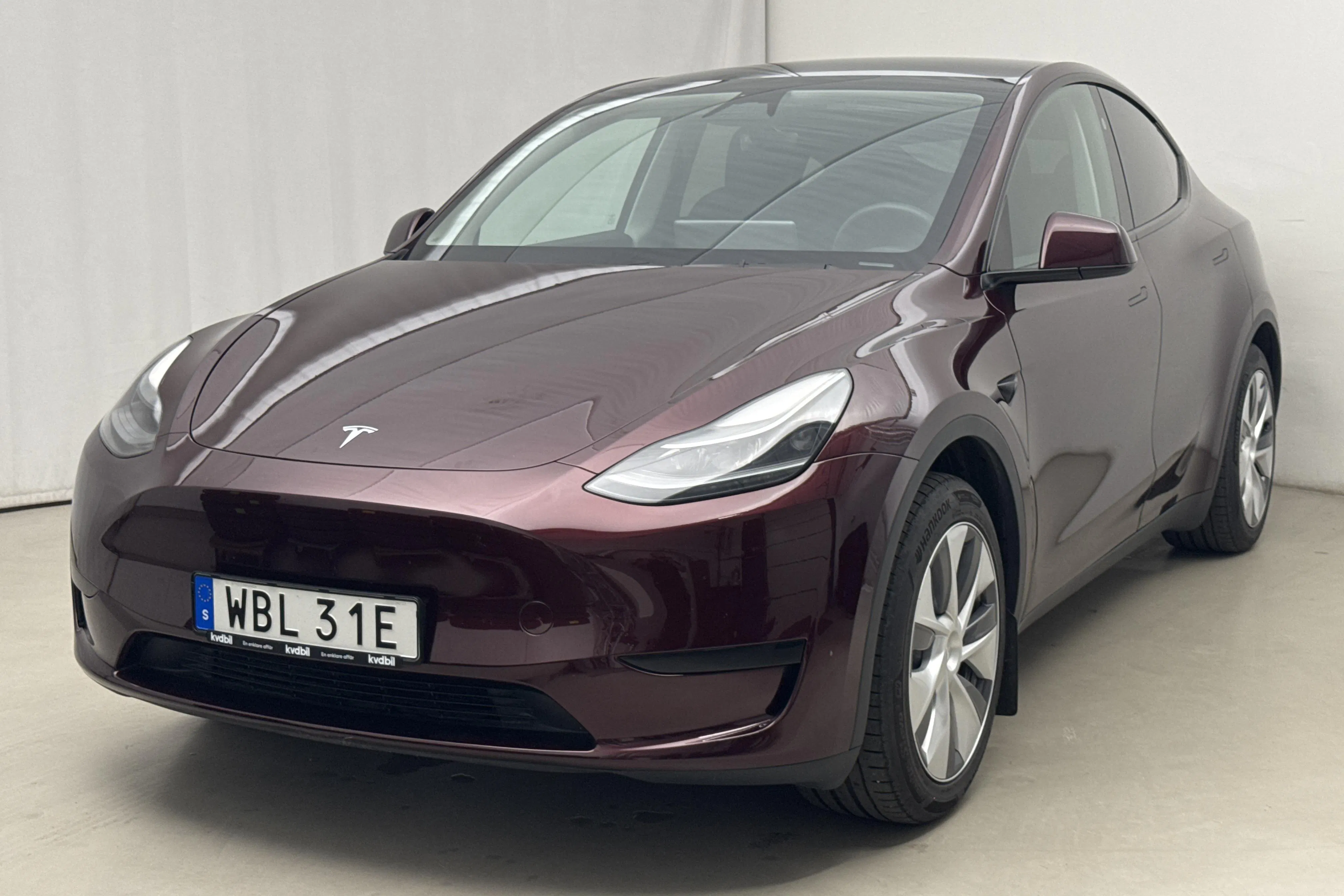 Presentation photo 1 of 24: Tesla Model Y RWD - 27 760 km - Automatic - red - 2024