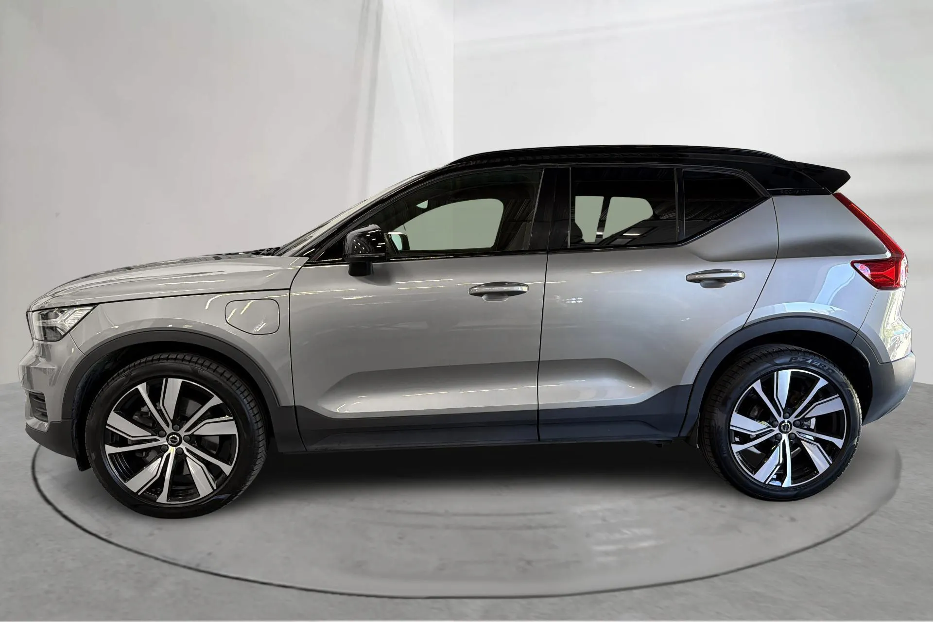 Presentationsfoto 2 av 18: Volvo XC40 T4 2WD Twin Engine (211hk) - 9 227 mil - Automat - grå - 2022