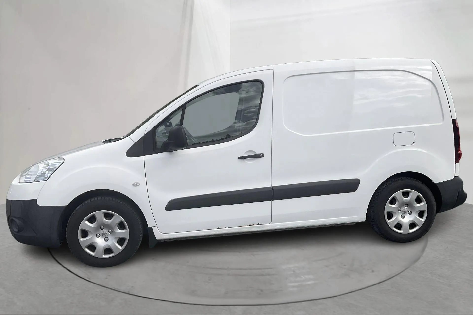 Presentationsfoto 2 av 14: Peugeot Partner 1.6 e-HDI Skåp (90hk) - 9 188 mil - Manuell - vit - 2014