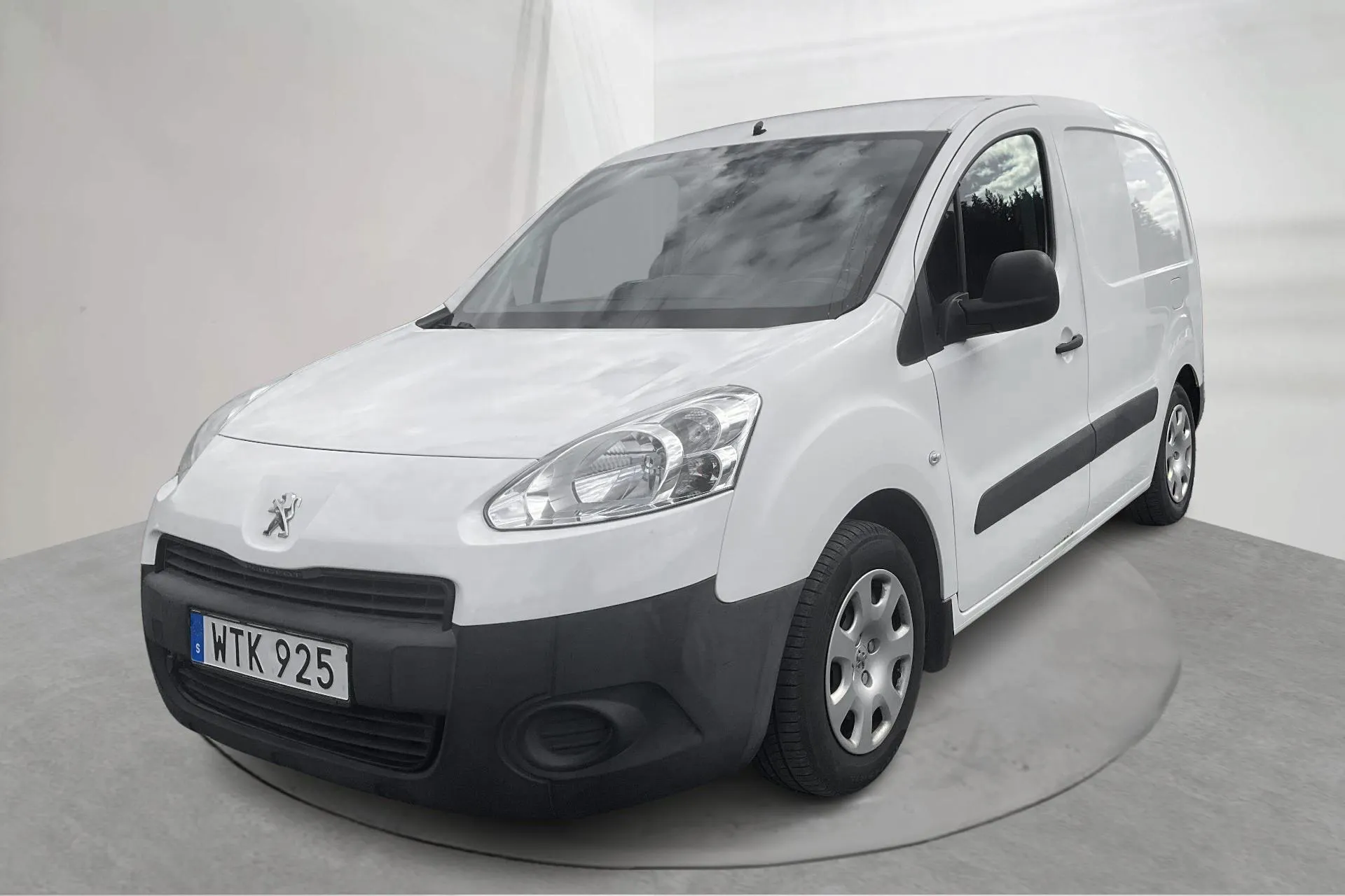 Presentationsfoto 1 av 14: Peugeot Partner 1.6 e-HDI Skåp (90hk) - 9 188 mil - Manuell - vit - 2014