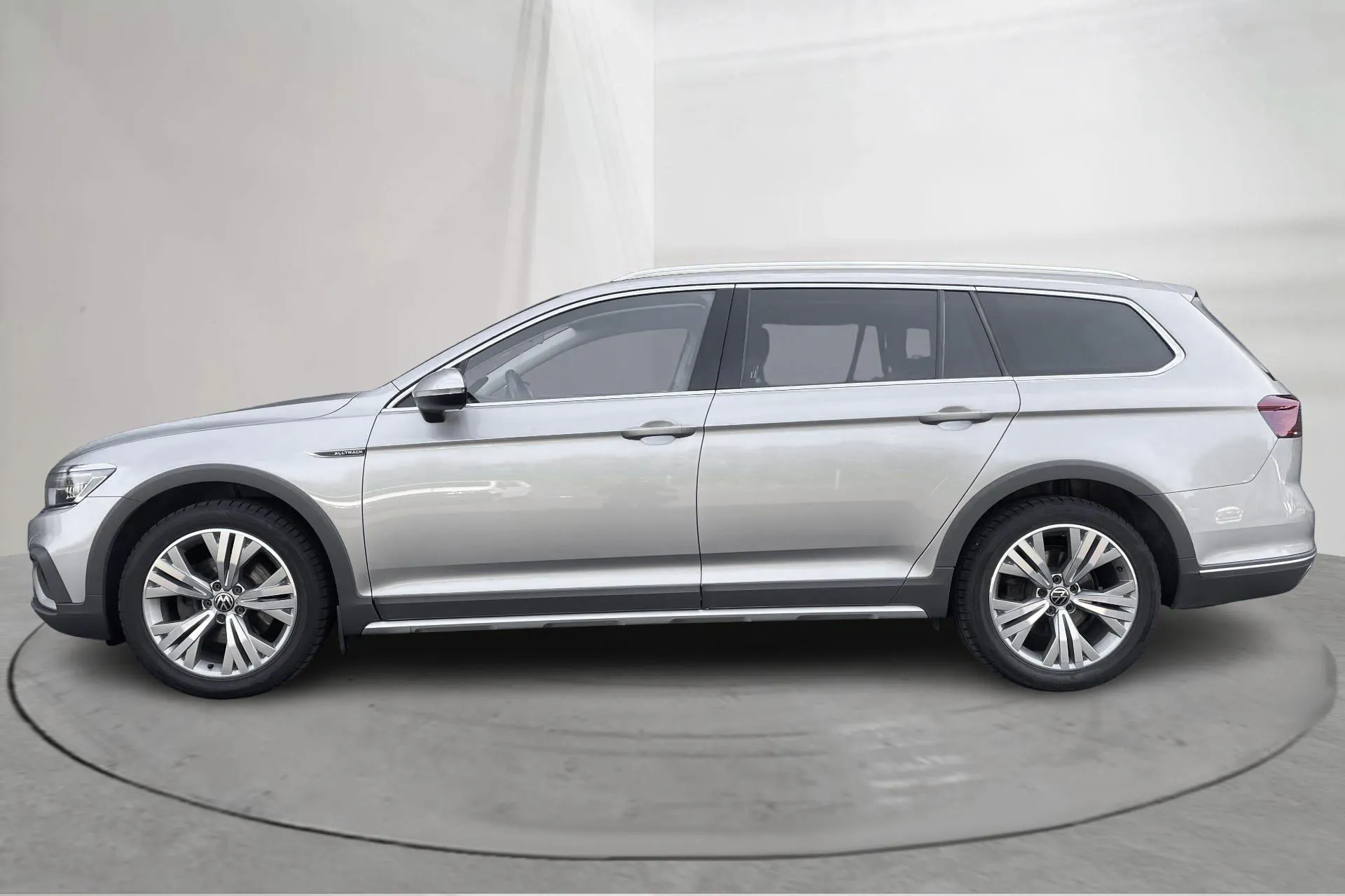 Presentationsfoto 2 av 18: VW Passat Alltrack 2.0 TDI Sportscombi 4Motion (200hk) - 11 721 mil - Automat - silver - 2022