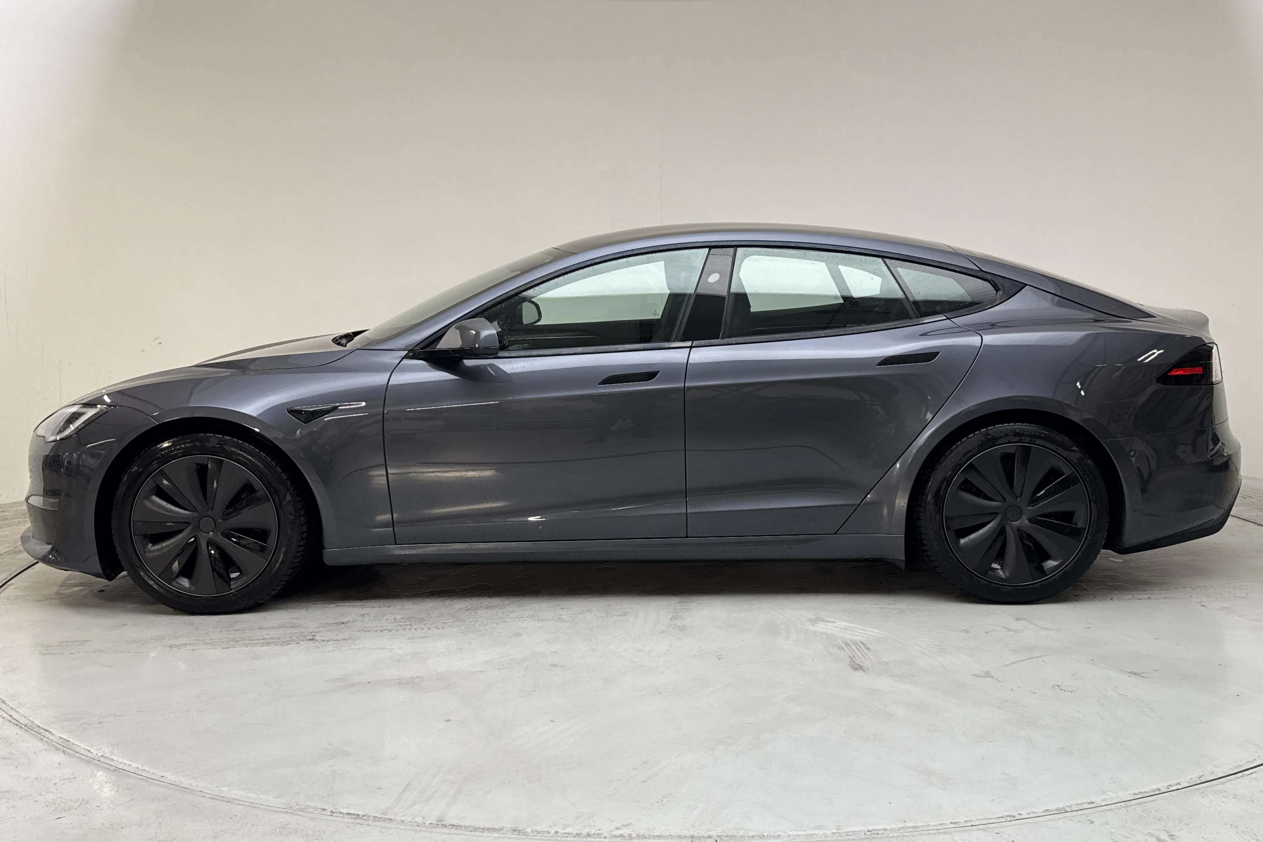 Presentationsfoto 2 av 20: Tesla Model S Dual Motor Long Range AWD - 7 794 mil - Automat - grå - 2023