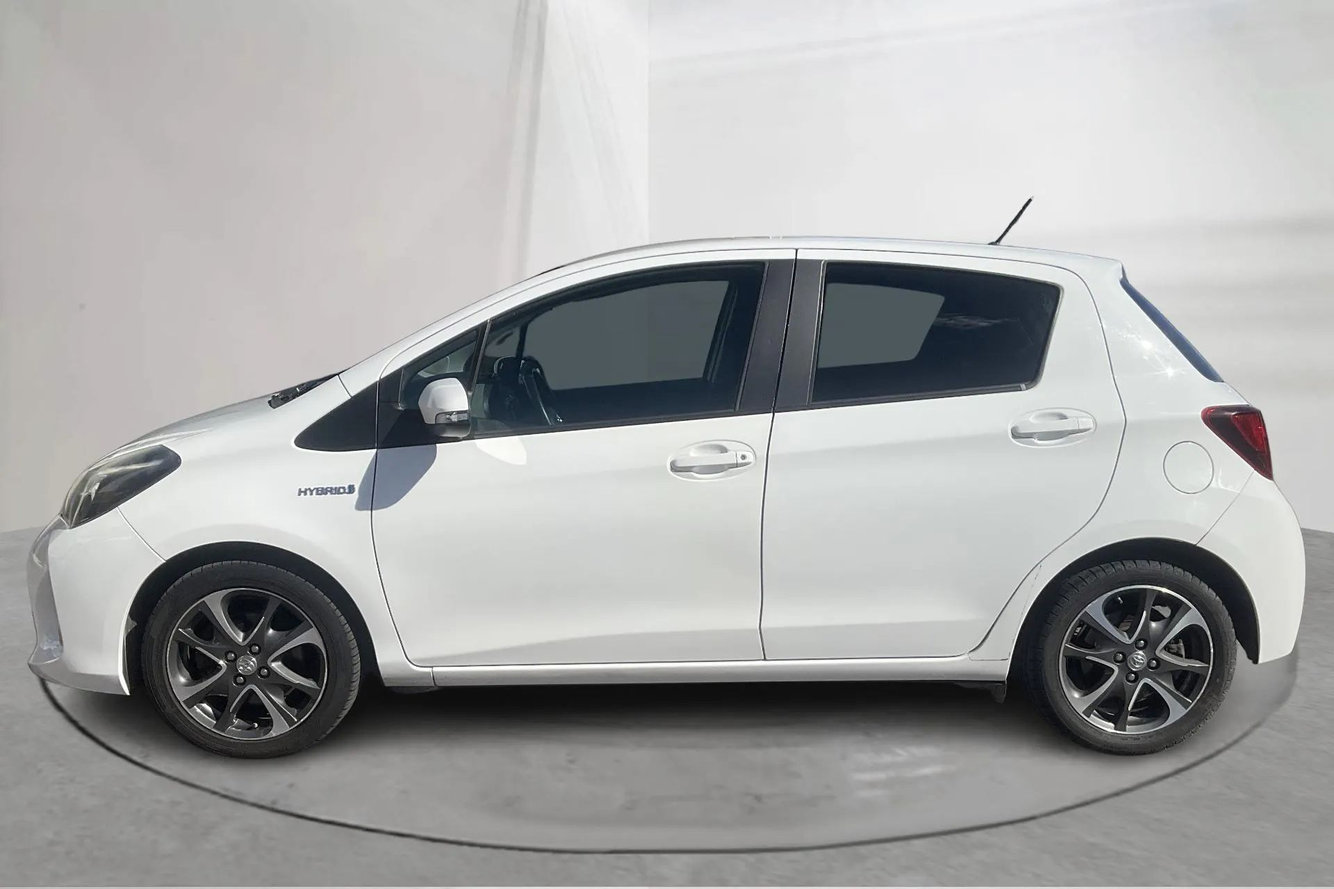 Presentation photo 2 of 14: Toyota Yaris 1.5 HSD 5dr (101hk) - 209 640 km - Automatic - white - 2016
