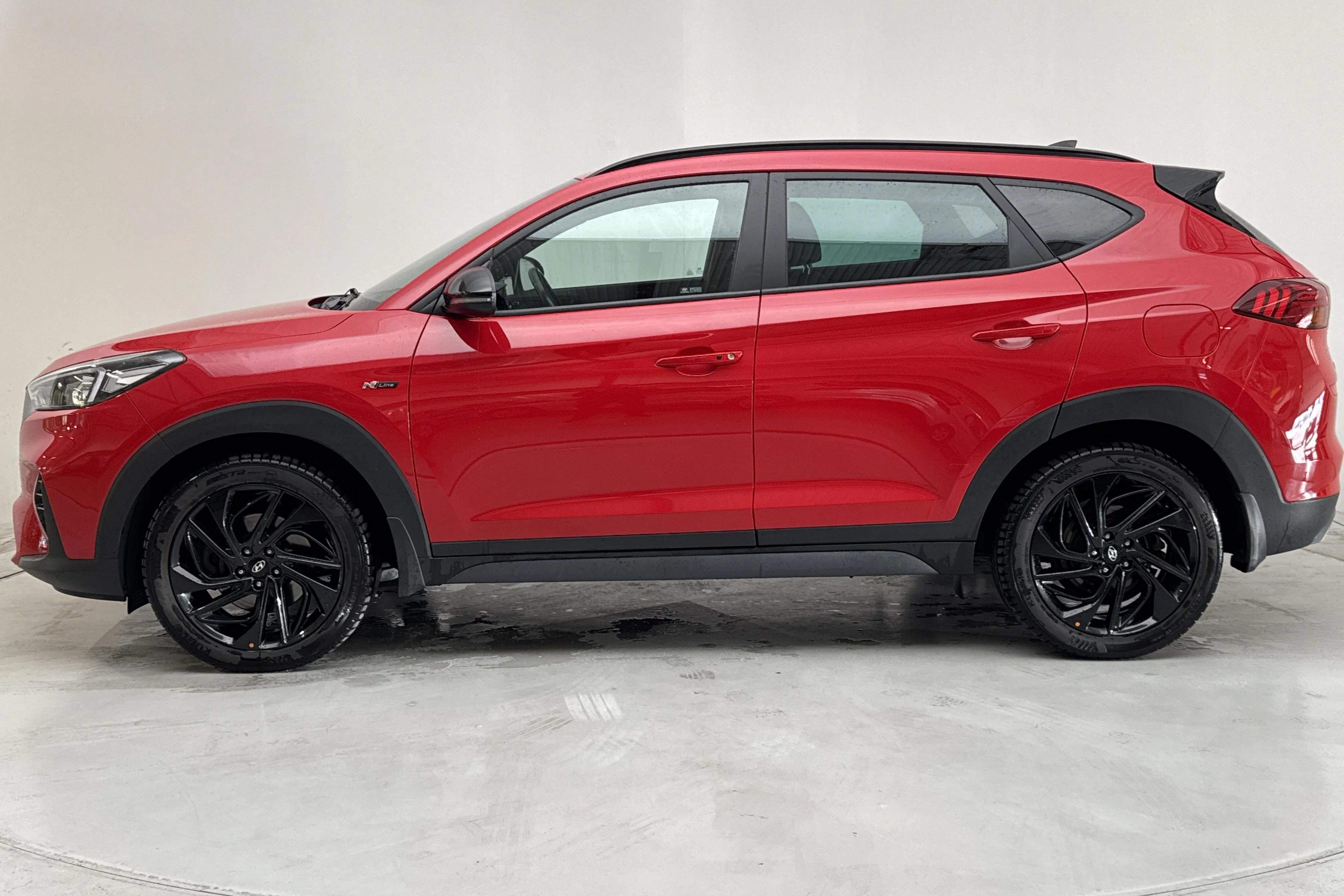 Presentationsfoto 2 av 14: Hyundai Tucson 1.6 T-GDI 2WD (177hk) - 8 549 mil - Automat - röd - 2020