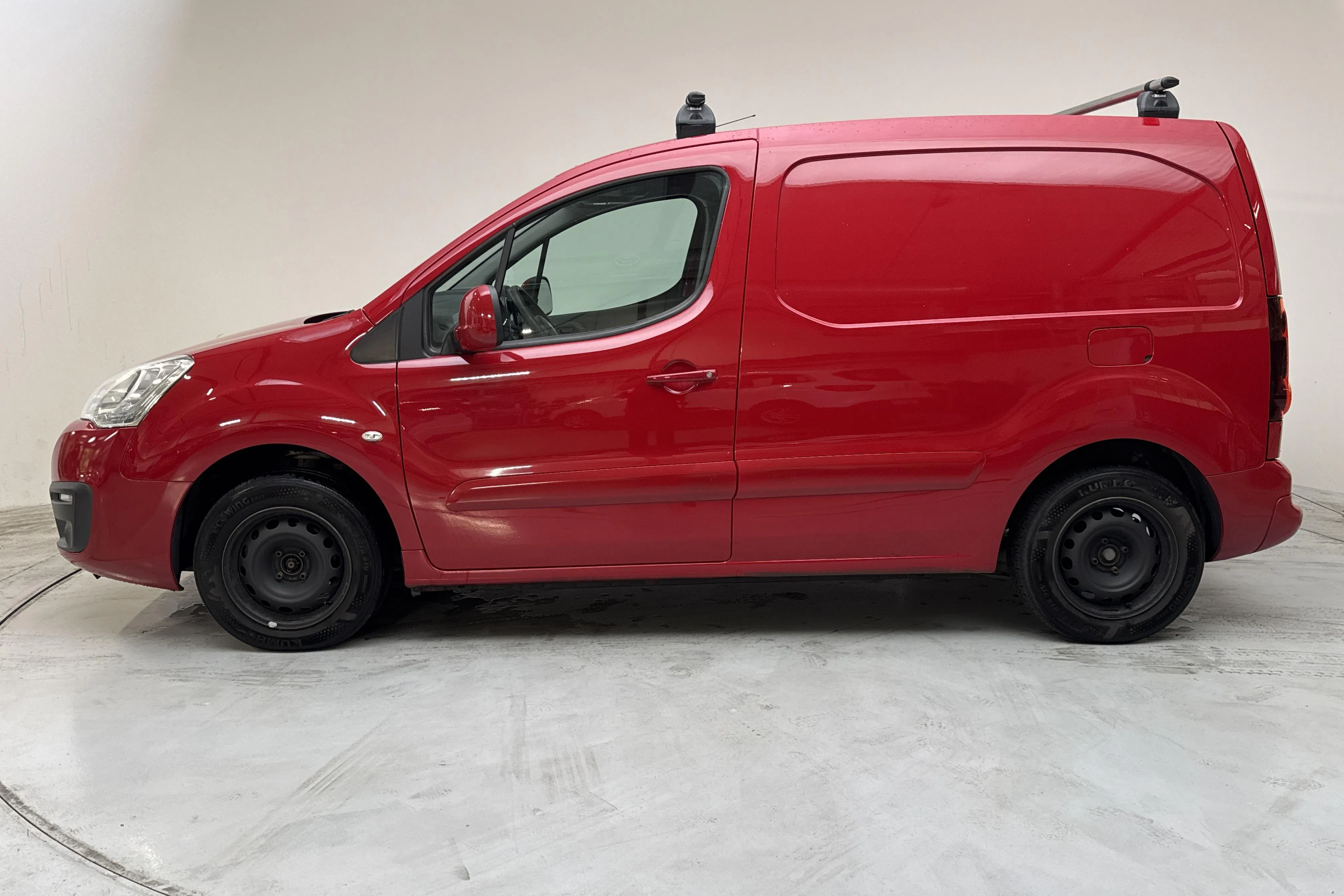 Presentationsfoto 2 av 11: Citroën Berlingo 1.6 BlueHDi Skåp (100hk) - 9 363 mil - Automat - röd - 2018