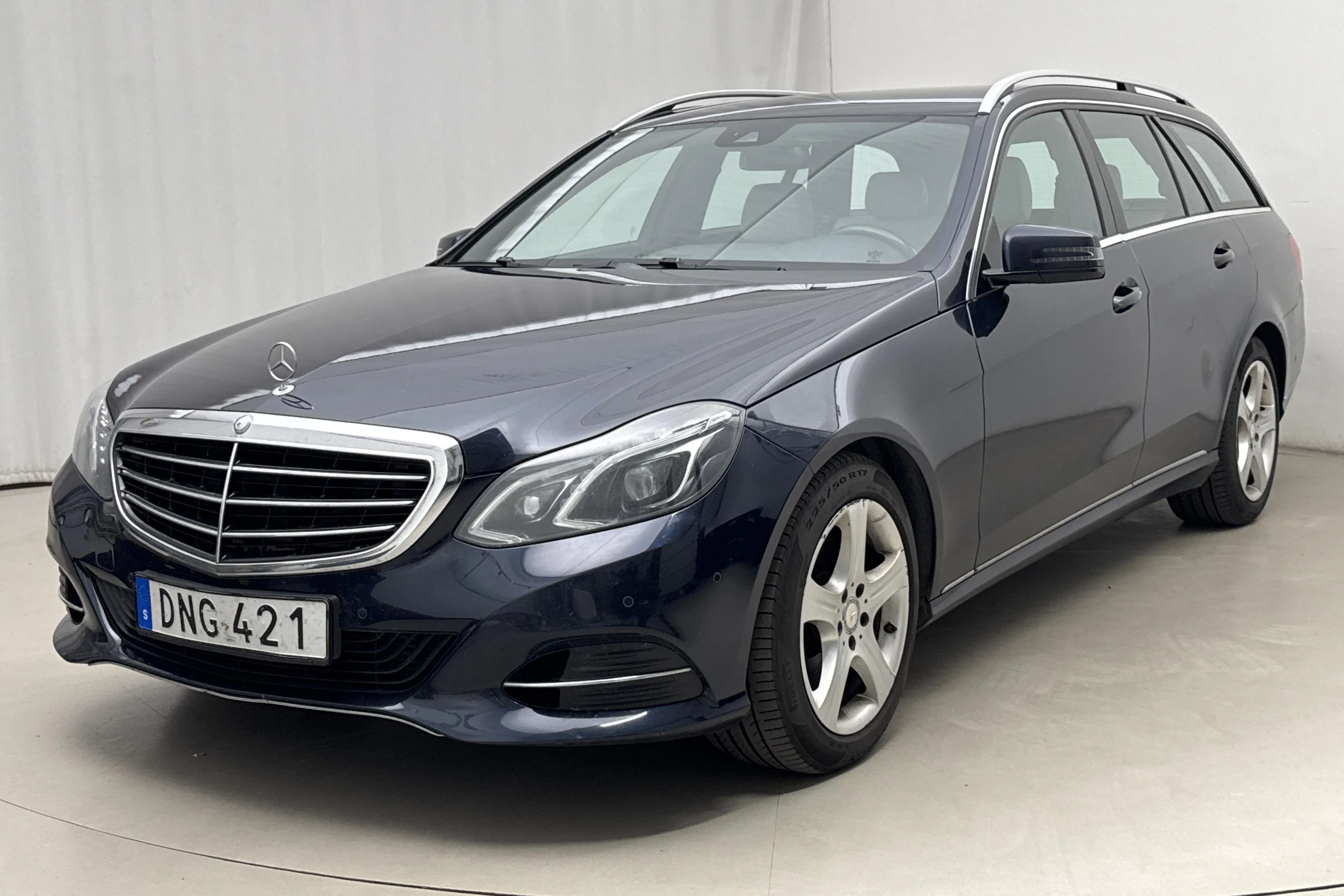 Presentation photo 1 of 17: Mercedes E 250 BlueTEC Kombi 4MATIC S212 (204hk) - 227 990 km - Automatic - dark blue - 2015