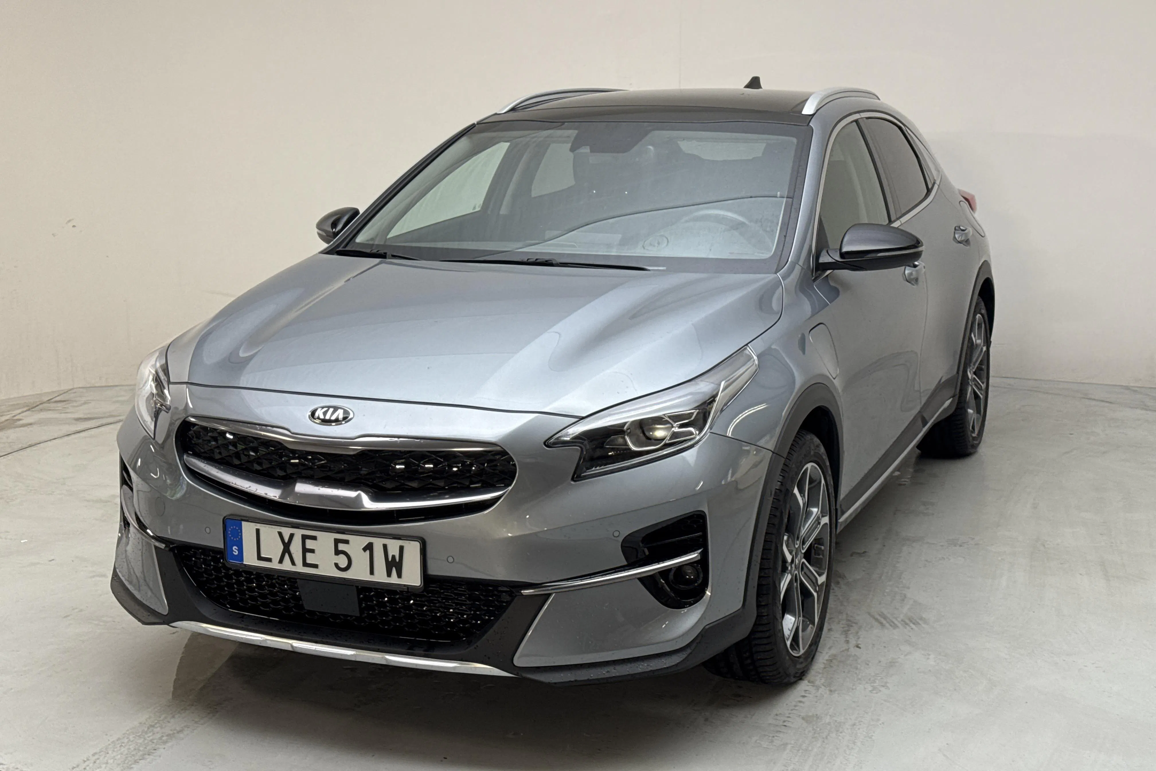 Presentationsfoto 1 av 16: KIA XCeed 1.6 Plug-in Hybrid 5dr (141hk) - 1 713 mil - Automat - grå - 2021