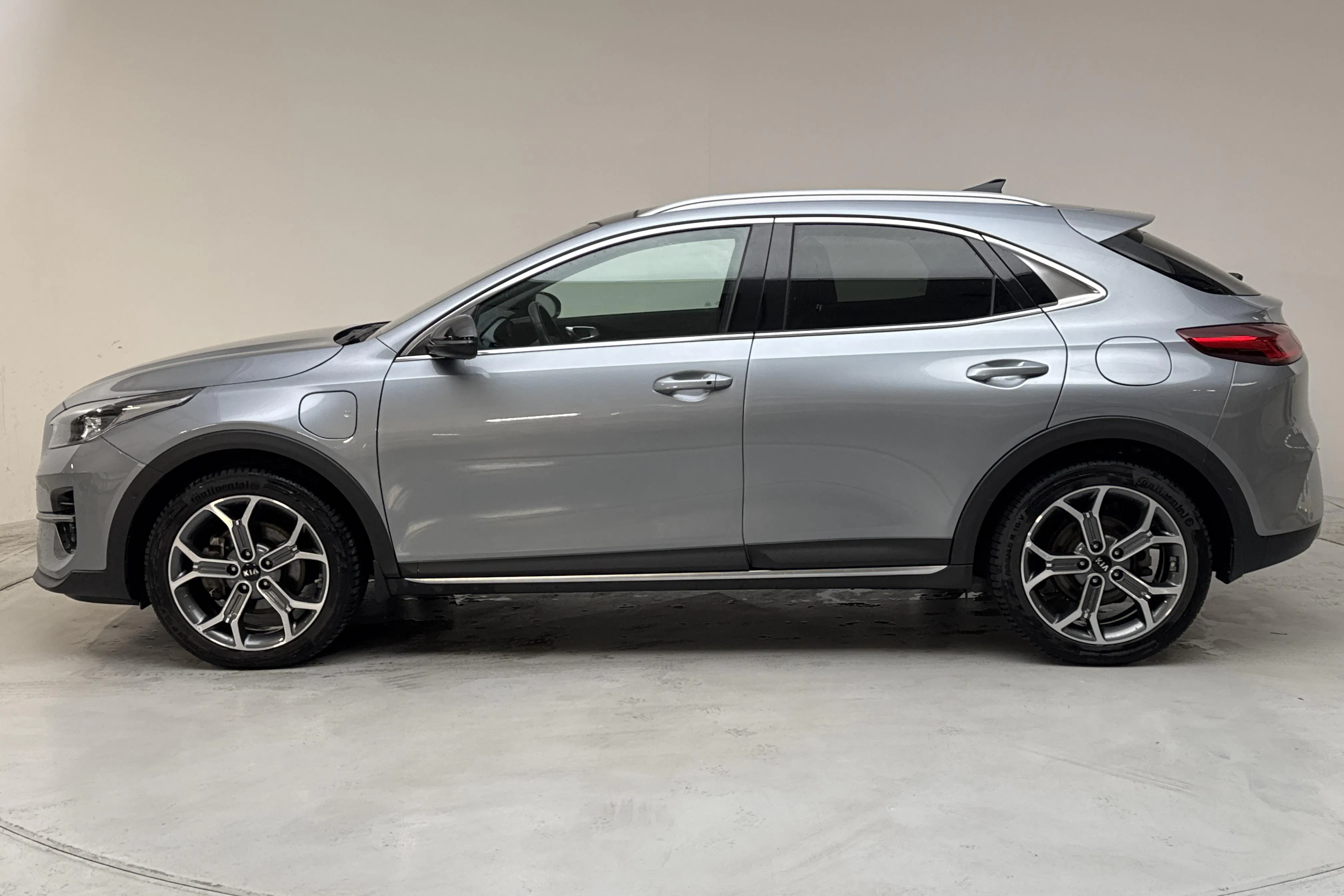 Presentationsfoto 2 av 16: KIA XCeed 1.6 Plug-in Hybrid 5dr (141hk) - 1 713 mil - Automat - grå - 2021