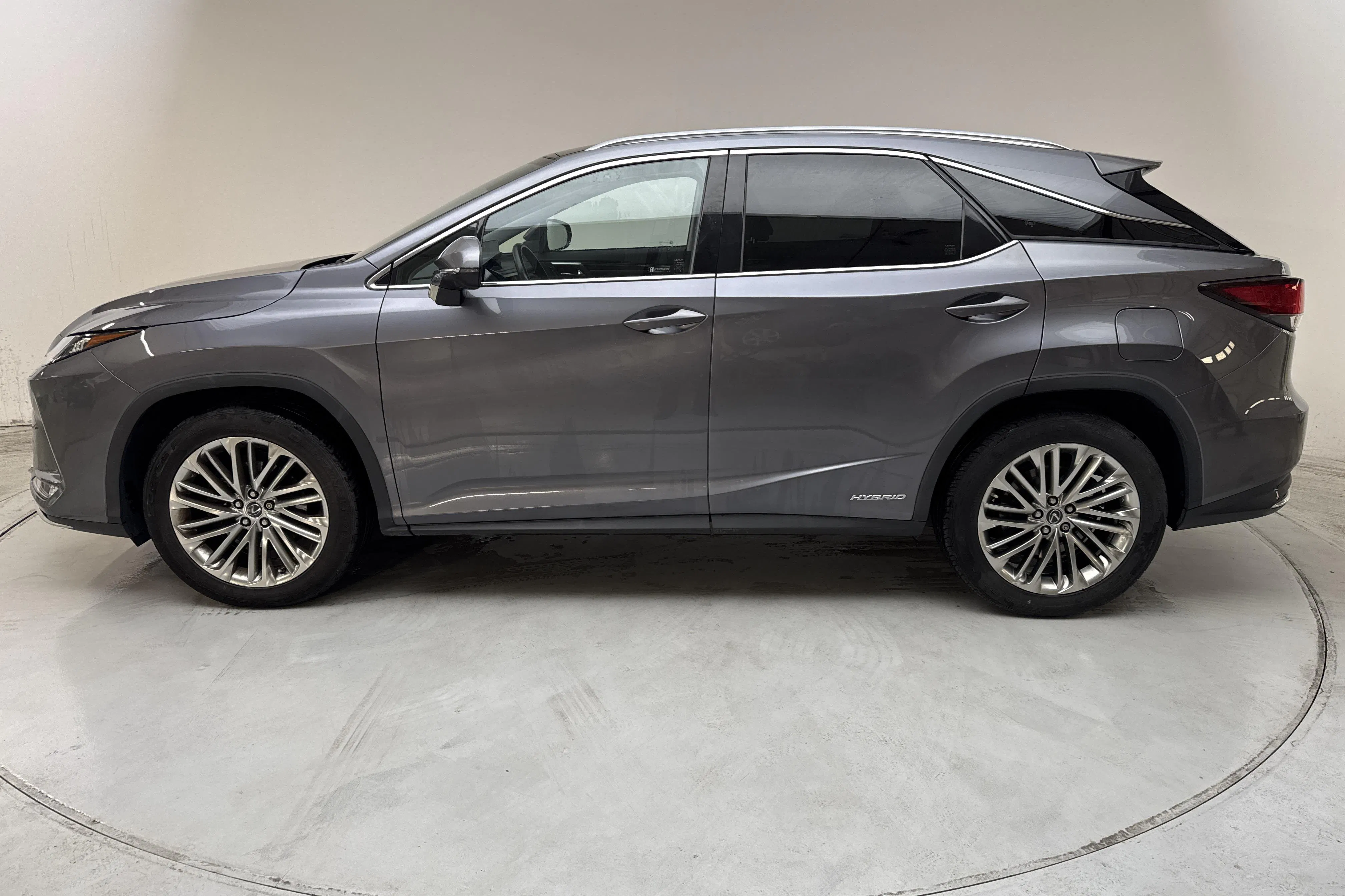 Presentationsfoto 2 av 15: Lexus RX 450h AWD (313hk) - 15 723 mil - Automat - grå - 2020
