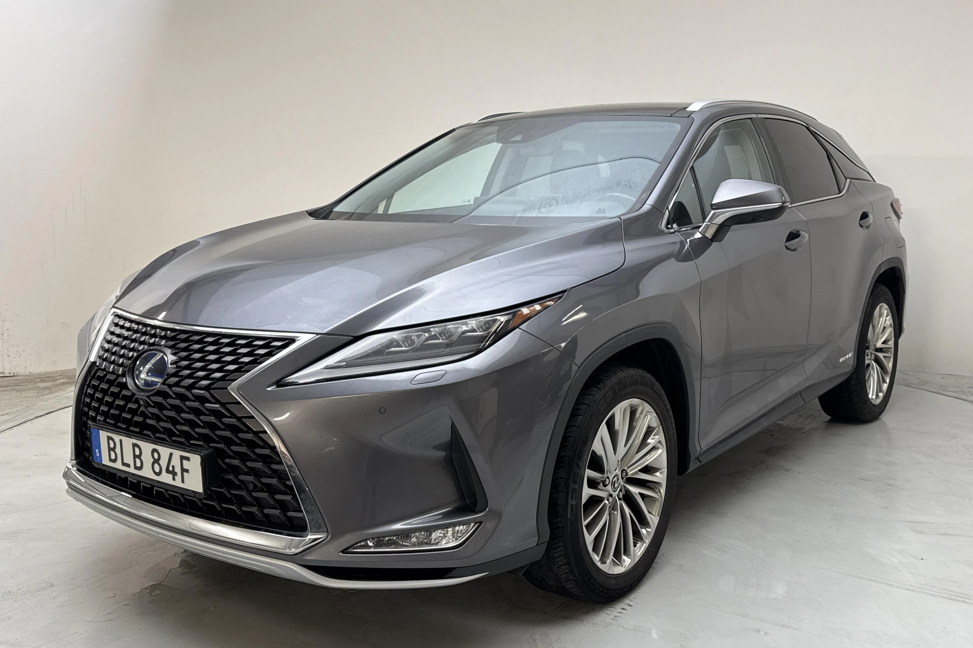Presentationsfoto 1 av 15: Lexus RX 450h AWD (313hk) - 15 723 mil - Automat - grå - 2020