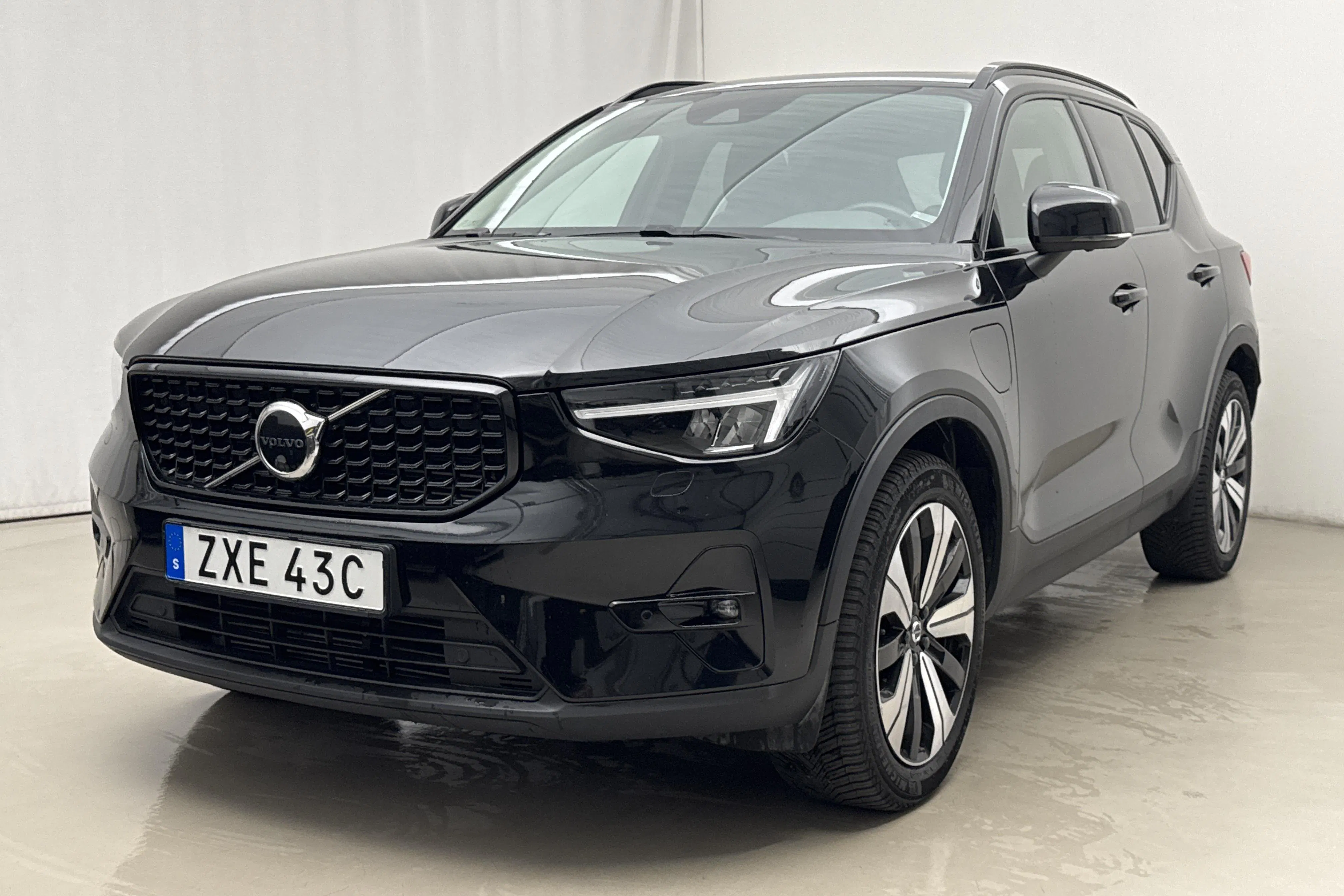 Presentation photo 1 of 24: Volvo XC40 T5 2WD Twin Engine (262hk) - 76 860 km - Automatic - black - 2023