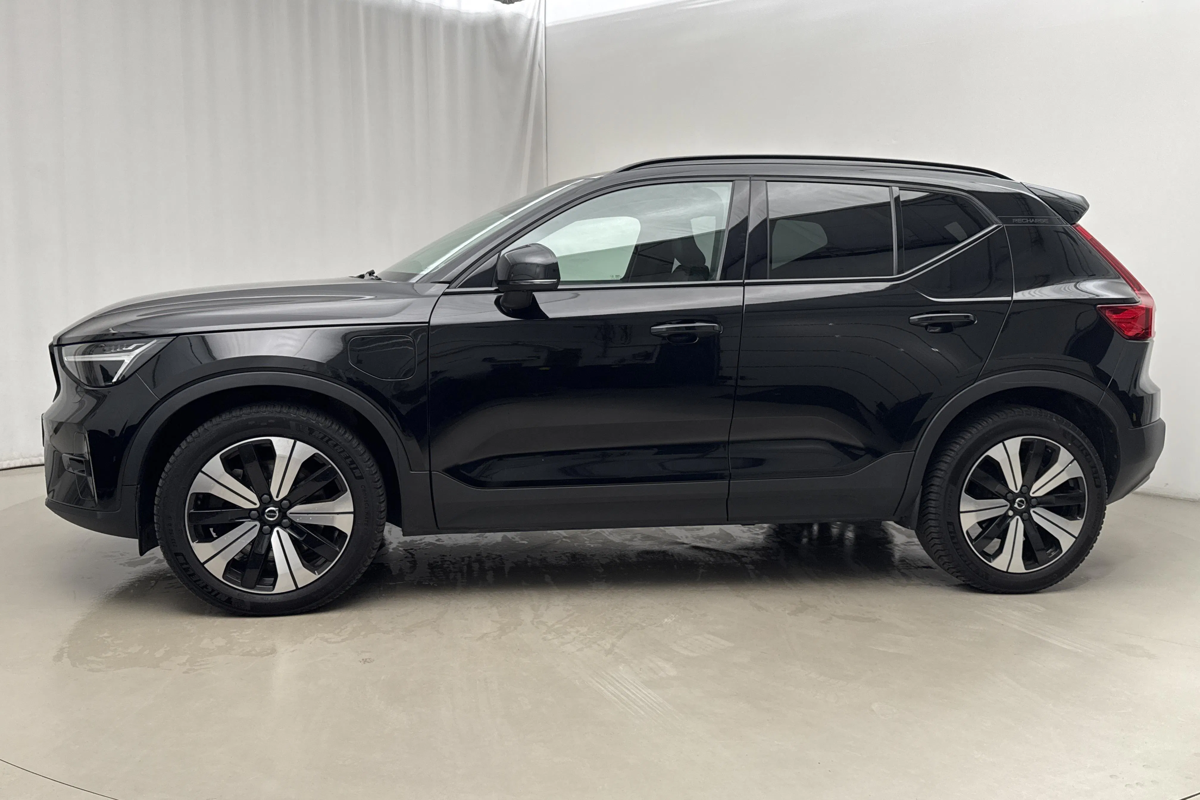 Presentation photo 2 of 24: Volvo XC40 T5 2WD Twin Engine (262hk) - 76 860 km - Automatic - black - 2023