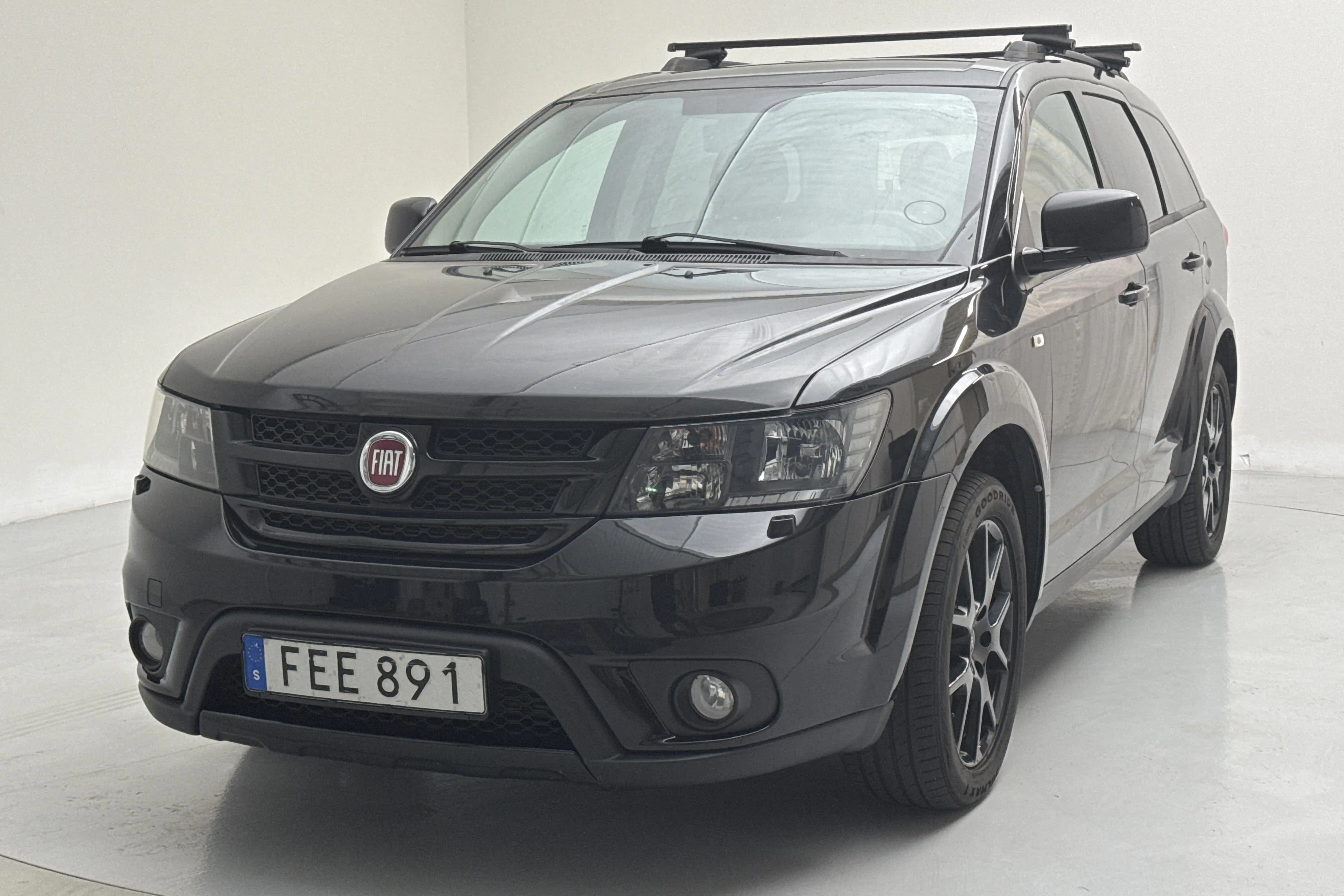 Presentationsfoto 1 av 17: Fiat Freemont 2.0 Multijet AWD (170hk) - 10 425 mil - Automat - svart - 2015
